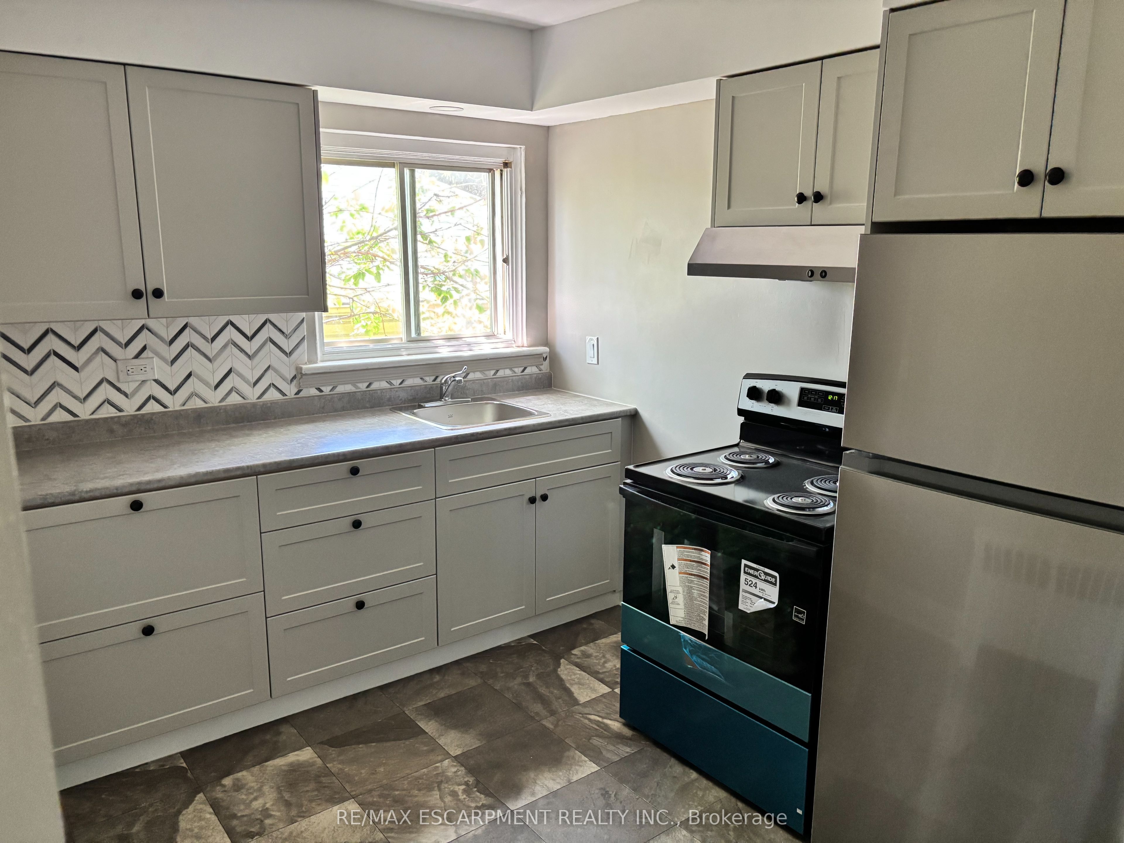 5473 Ontario Avenue 5, Niagara Falls, On L2e 3s4
