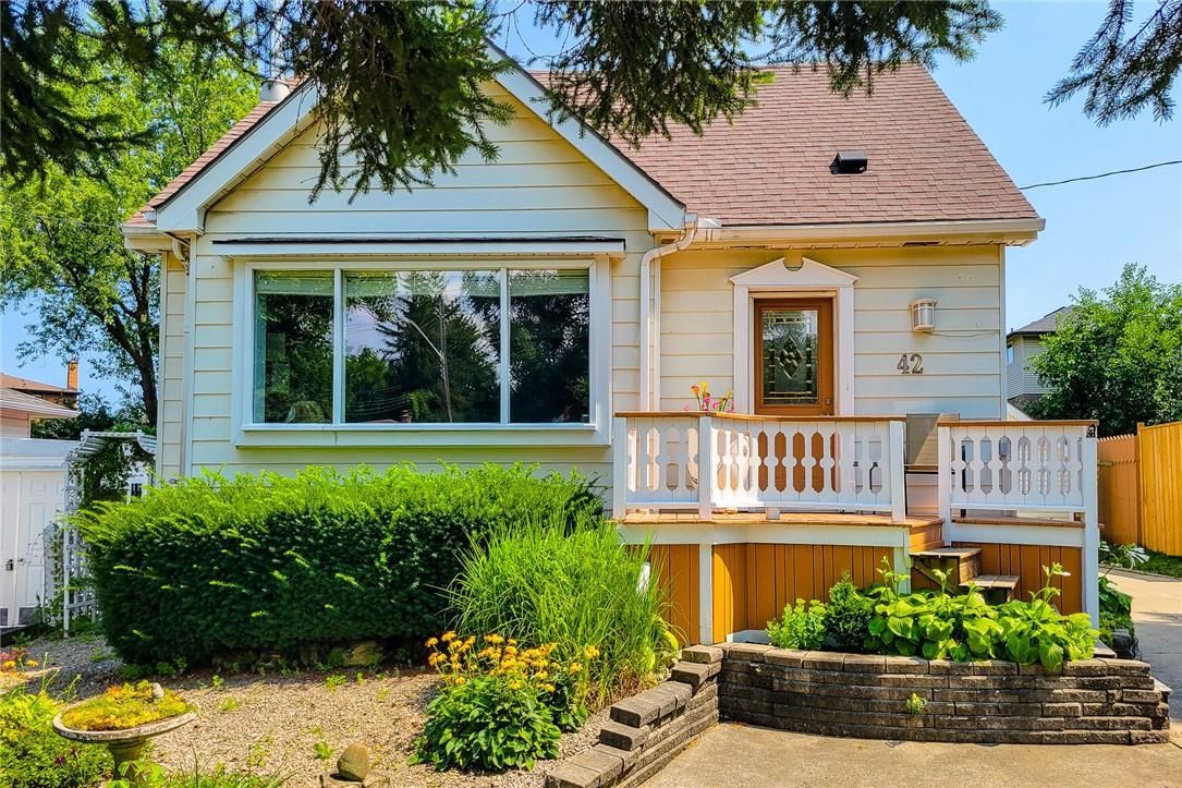 42 Lake Avenue N, Hamilton, On L8e 1l3