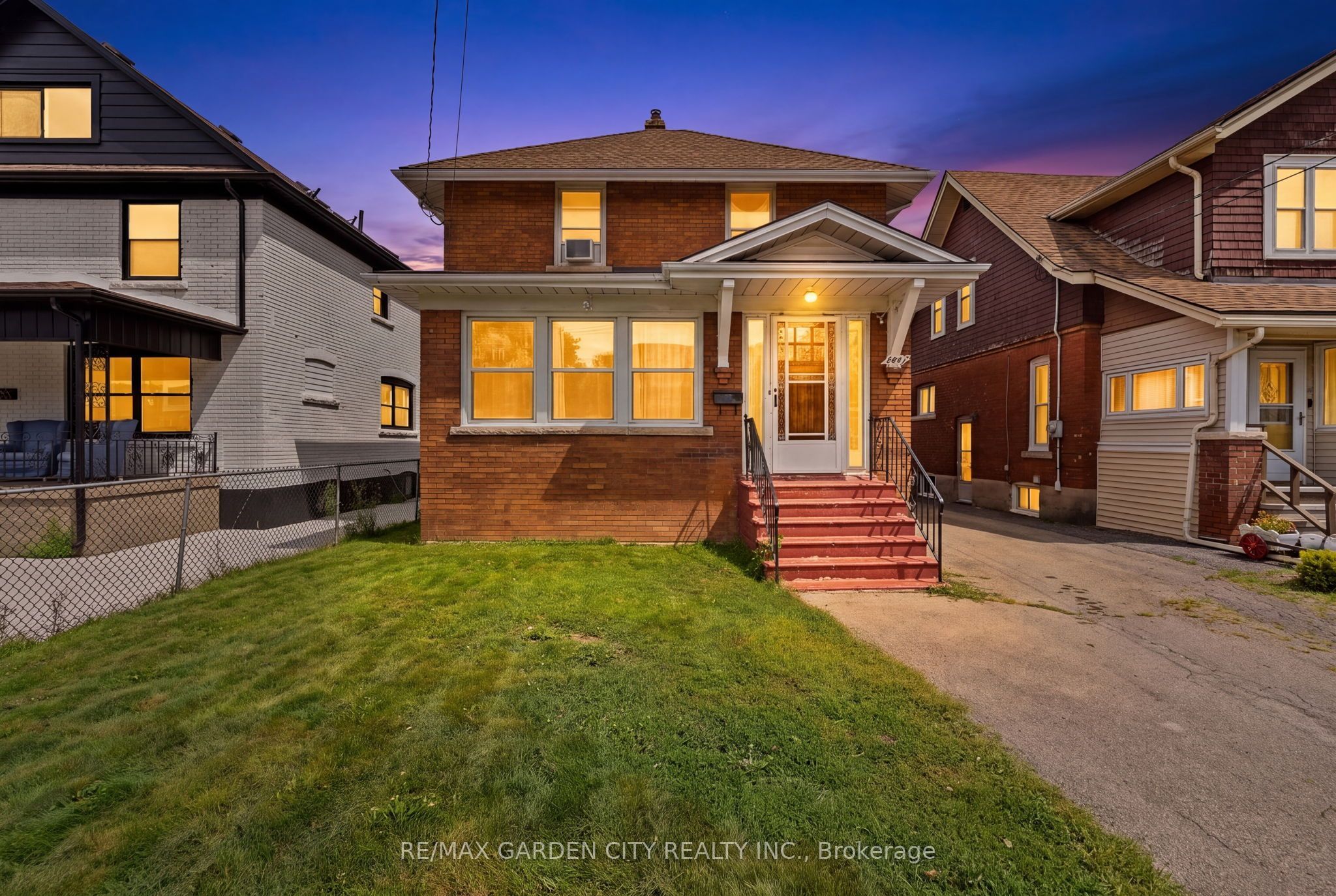 4842 Fourth Avenue, Niagara Falls, On L2e 4p1