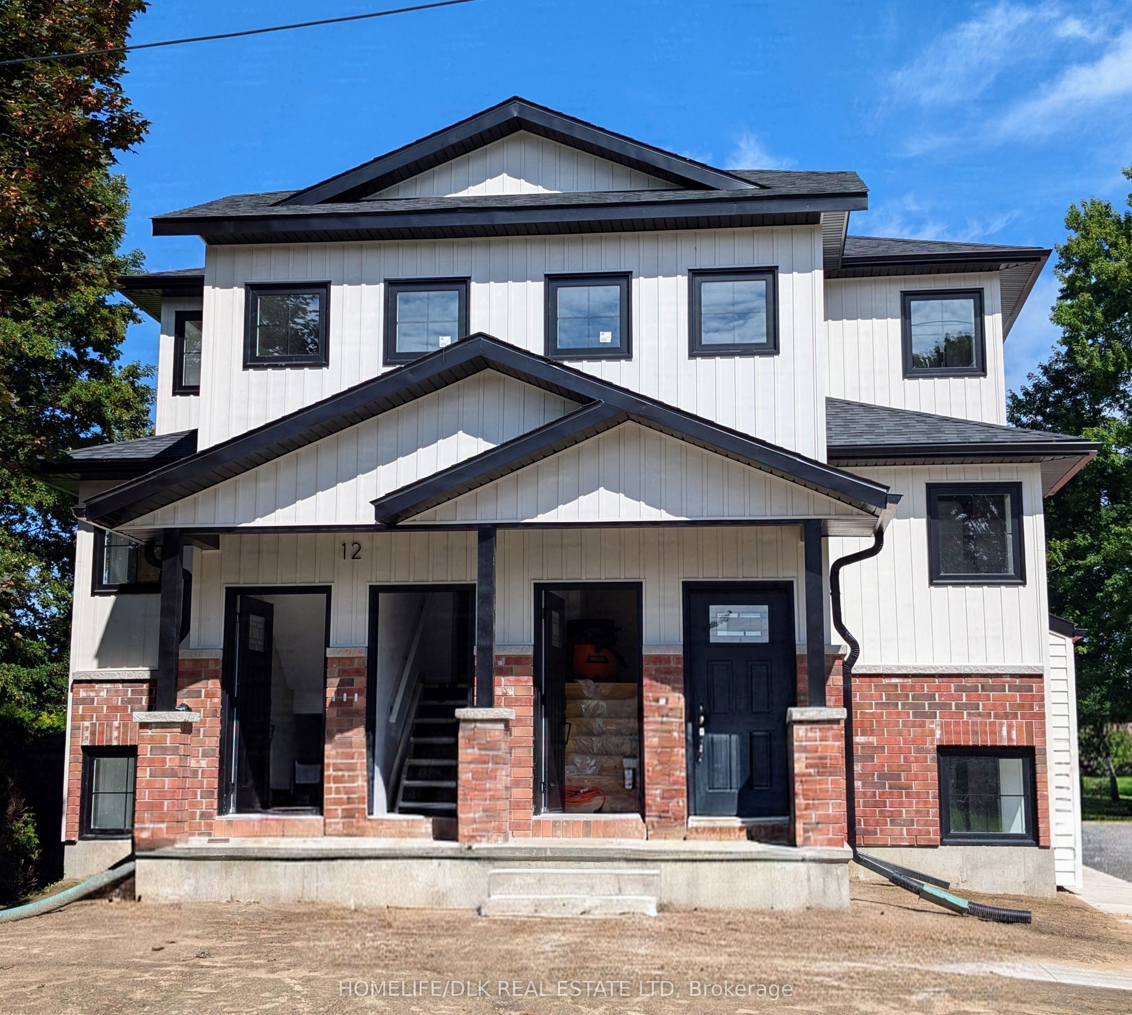12 Scace Avenue, Brockville, On K6v 2a4