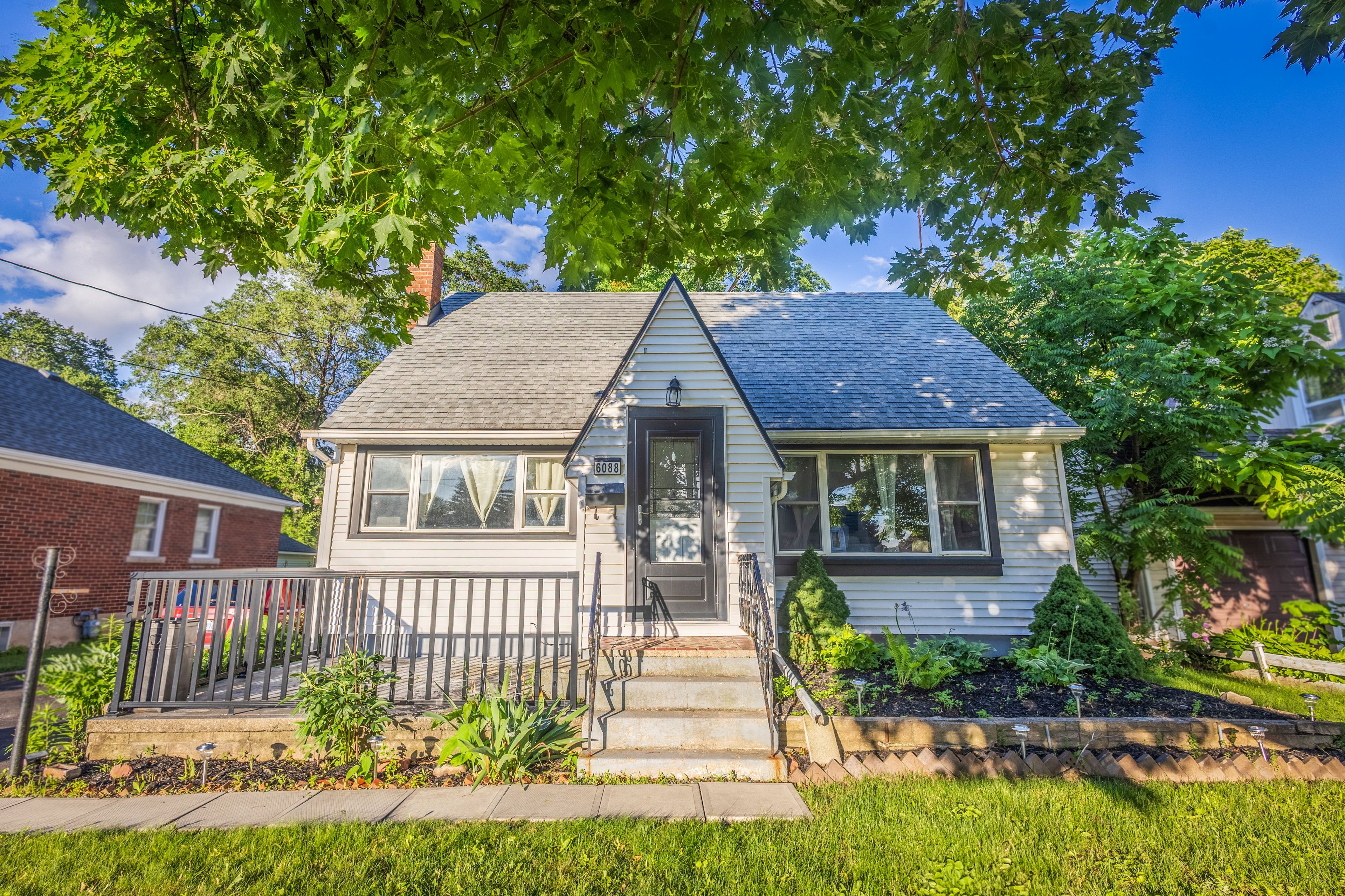 6088 Dorchester Road, Niagara Falls, On L2g 5t2