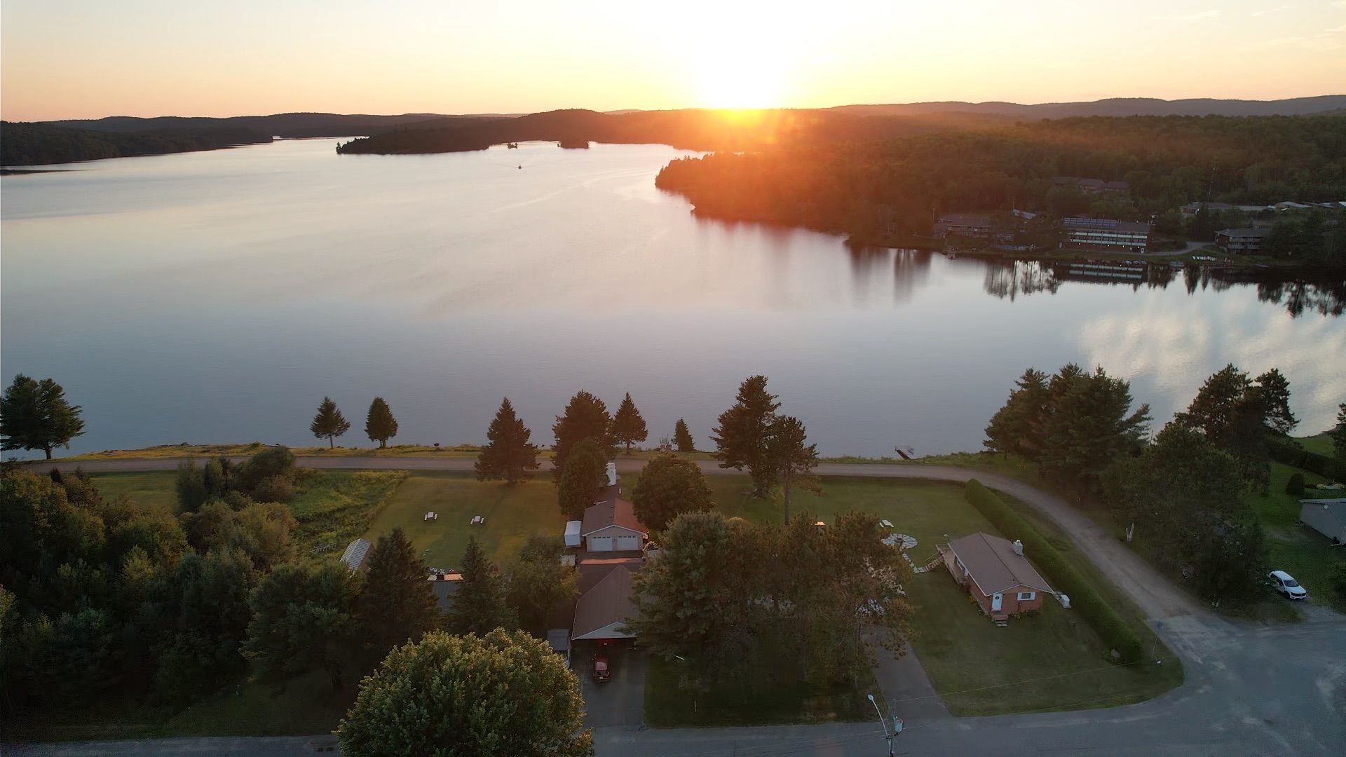 76 Lake Street, South Algonquin, On K0j 2m0