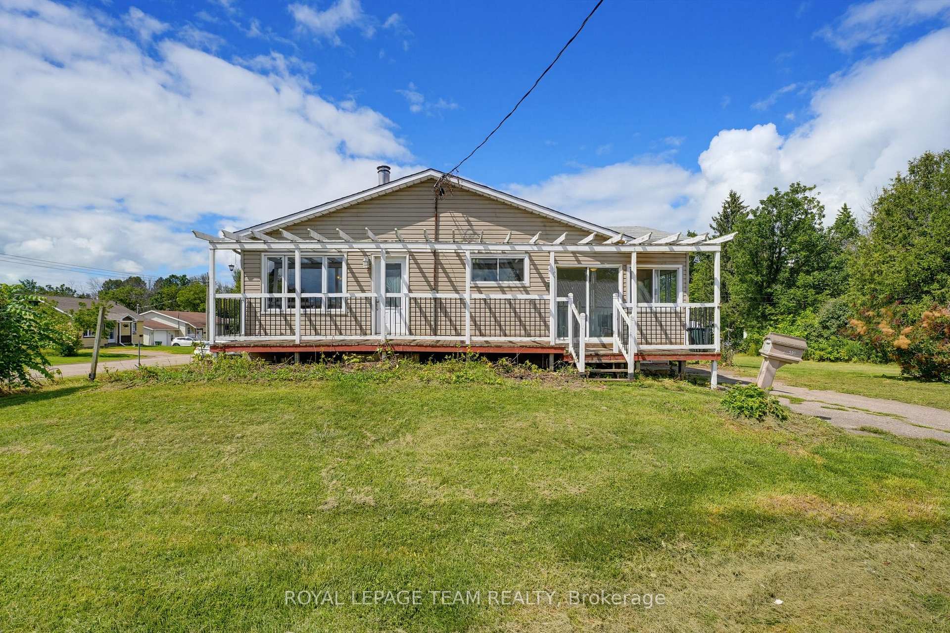 550 Giroux Street, Pembroke, On K8a 4g5