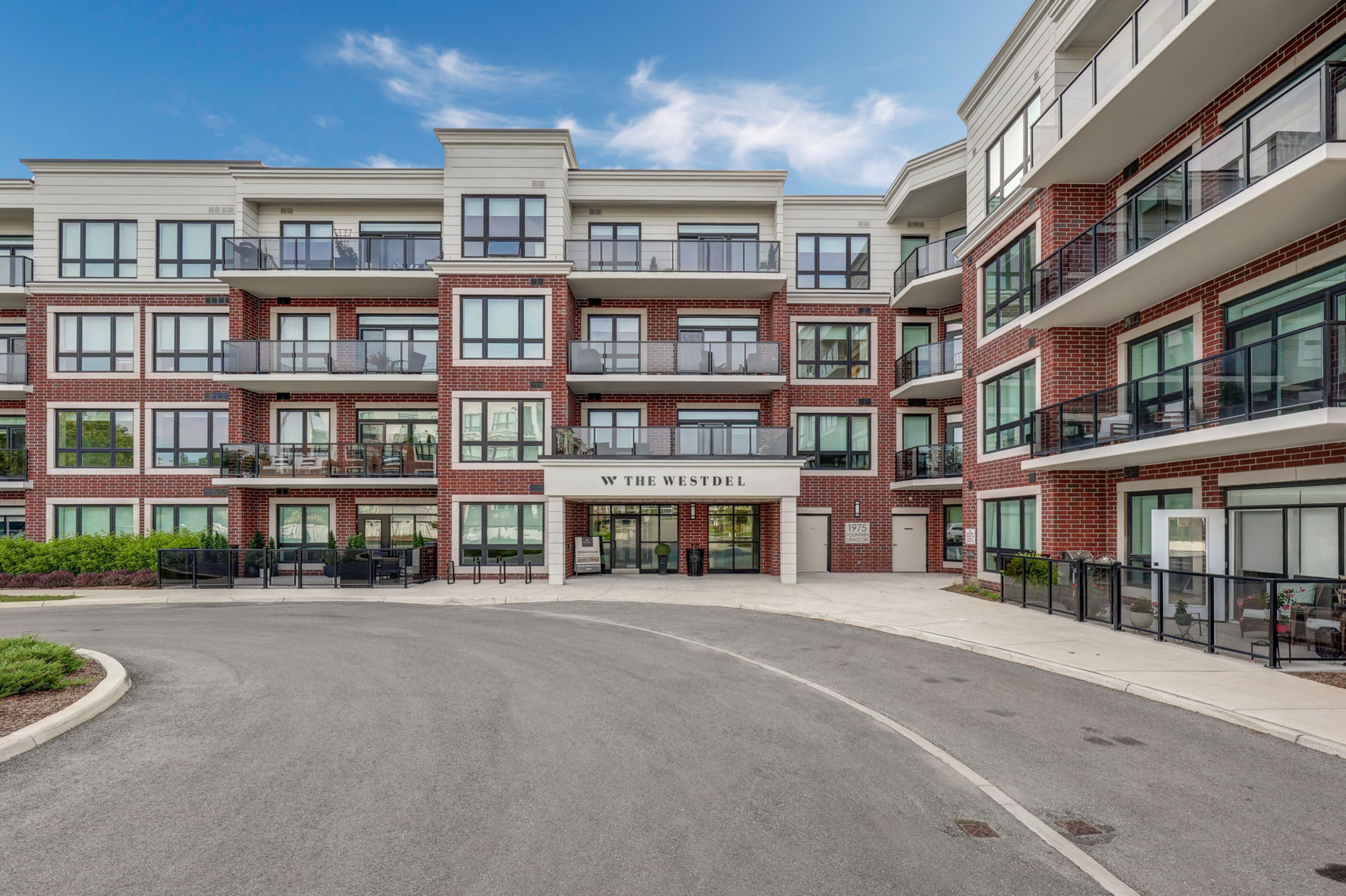 1975 Fountain Grass Drive 105, London South, On N6k 0m3