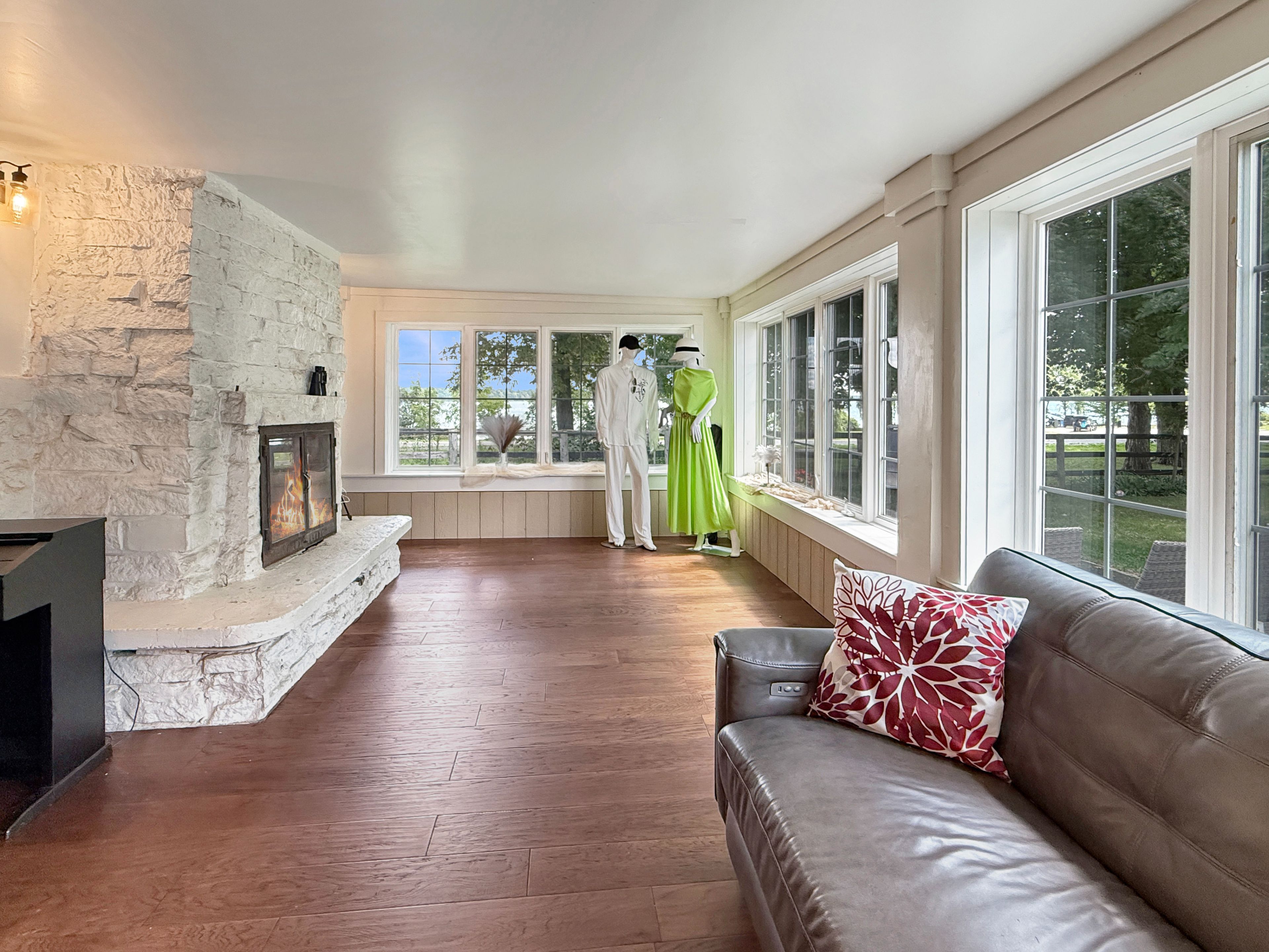 13693 Niagara River Parkway, Niagara Falls, On L2e 6s6