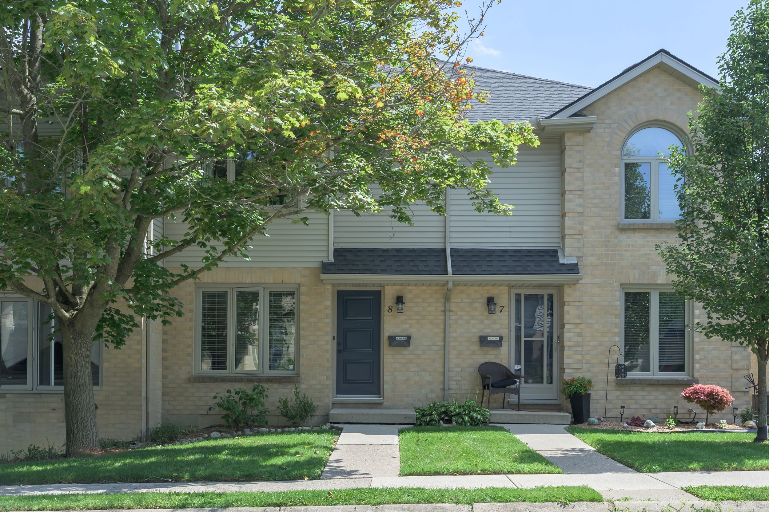 925 Lawson Road 8, London North, On N6g 4x3