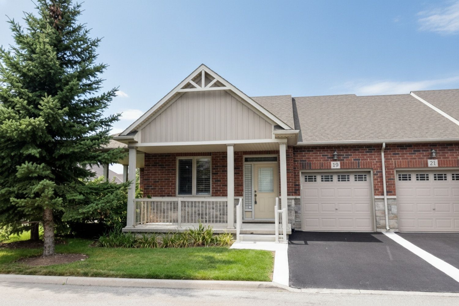 19 Stickland Lane, Hamilton, On L0r 1c0
