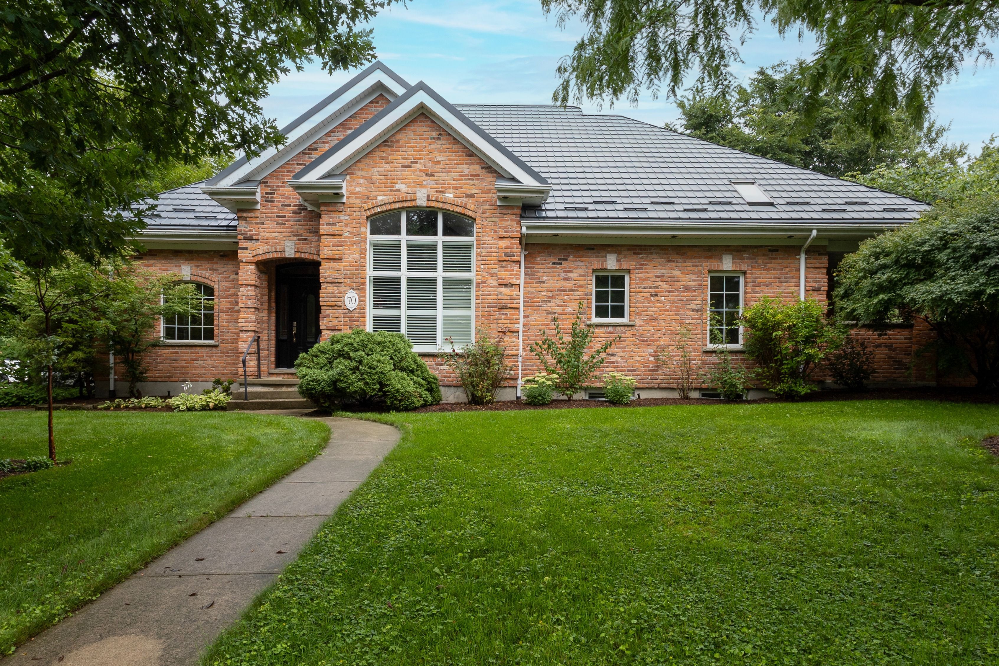 70 Crawford Street, Stratford, On N5a 5y4