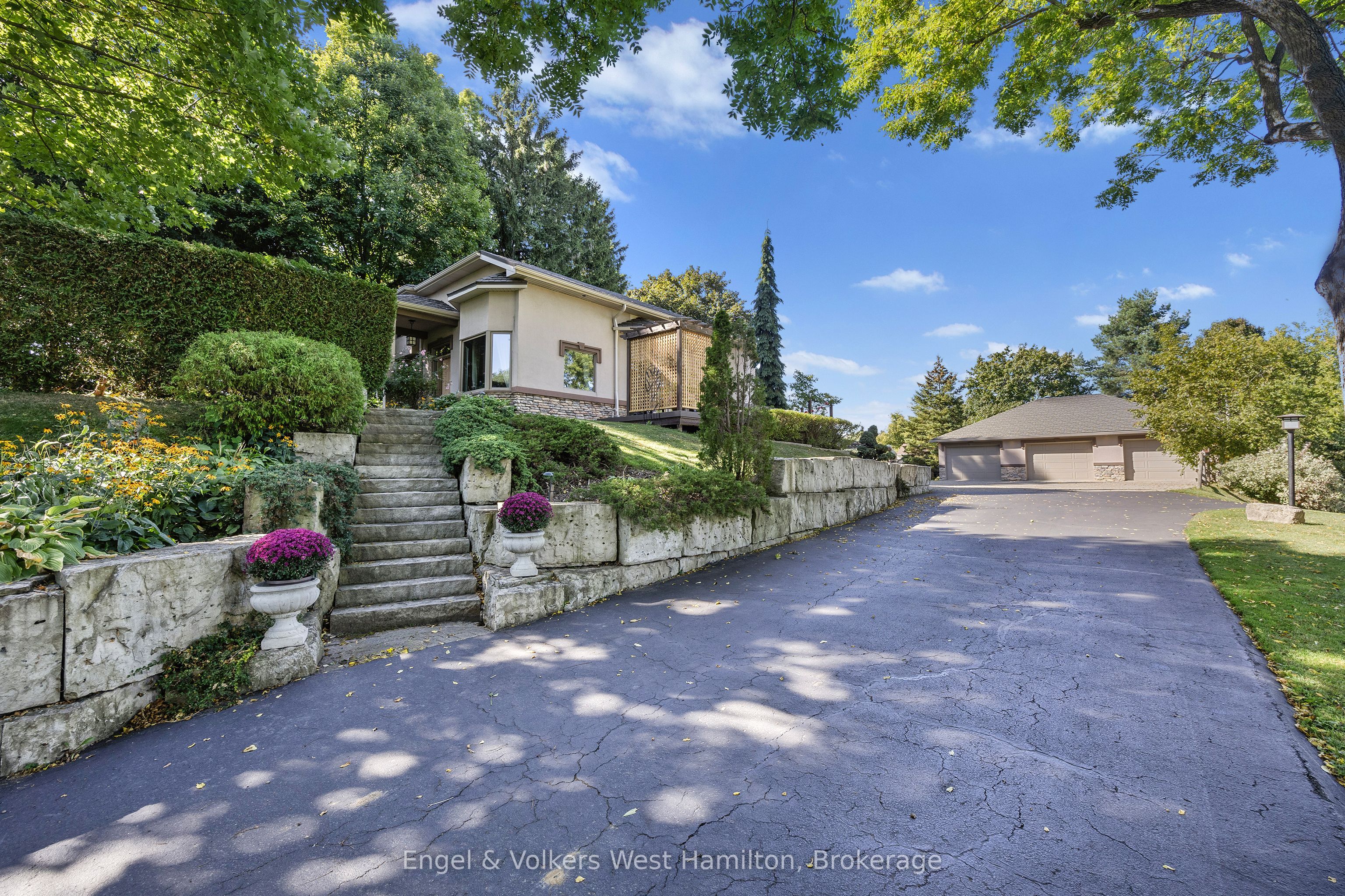 94 8 Highway, Hamilton, On L9h 4v5