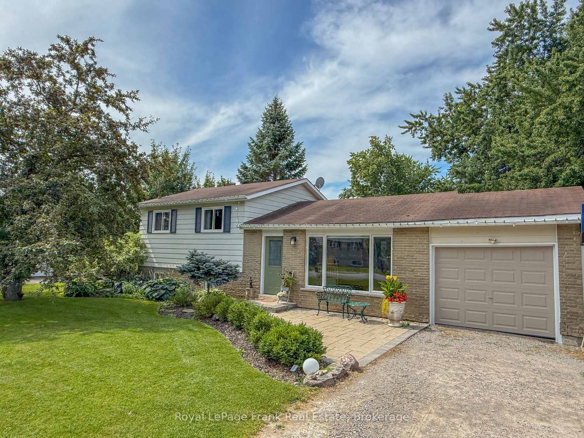 10 Chickadee Court, Kawartha Lakes, On L9l 1b6