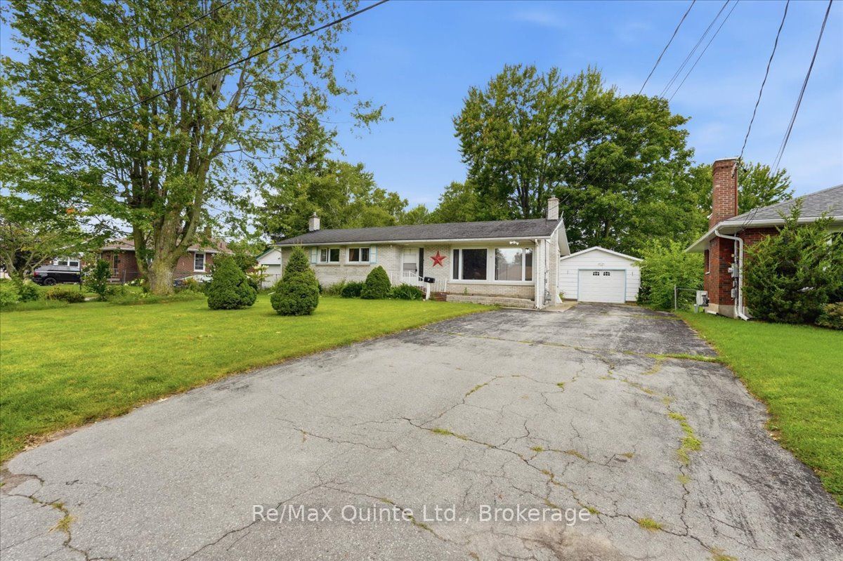 5 Simeon Street, Prince Edward County, On K0k 2t0