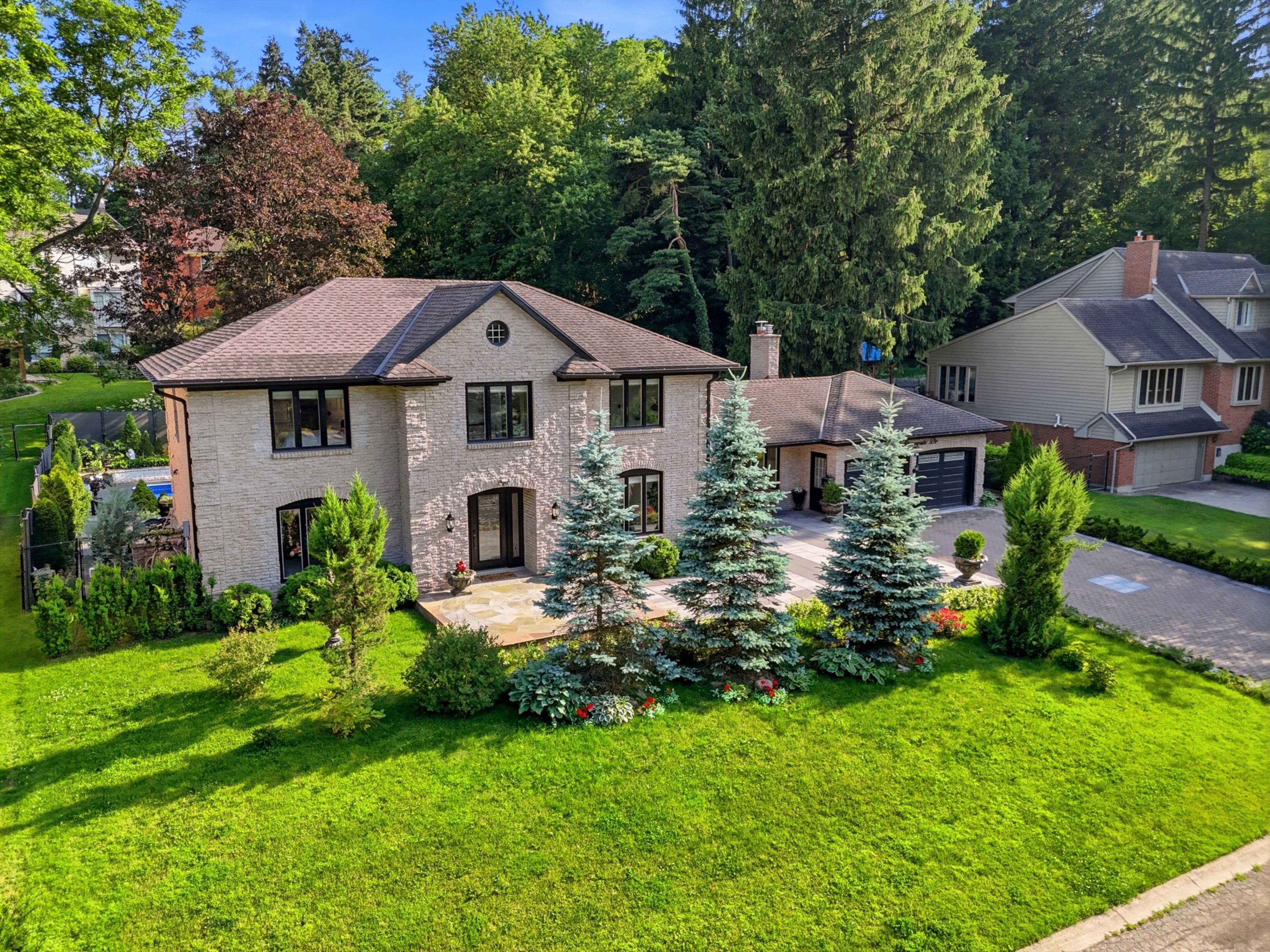 28 Stonegate Drive, Hamilton, On L9g 3r7