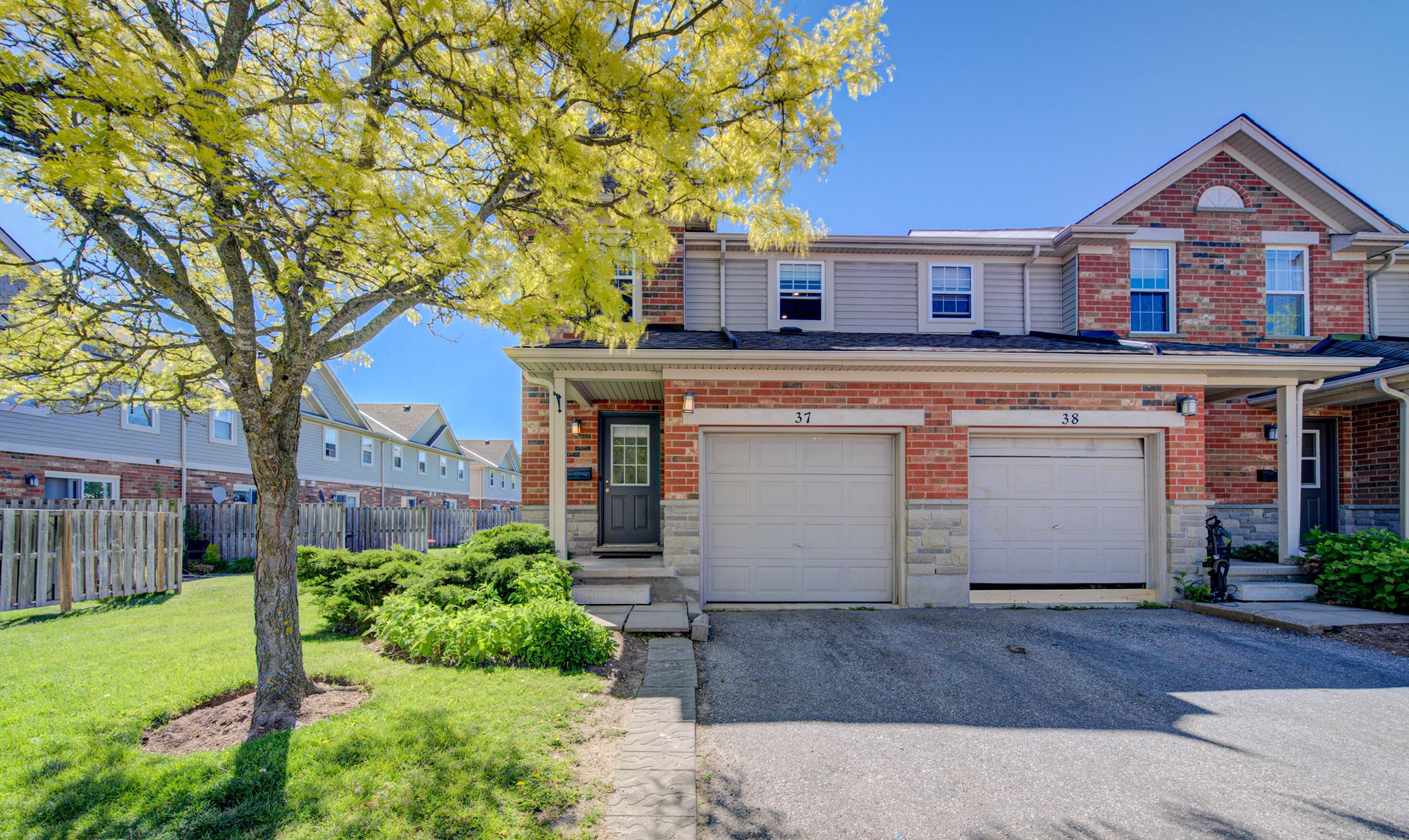 124 Gosling Gardens 37, Guelph, On N1g 5k6