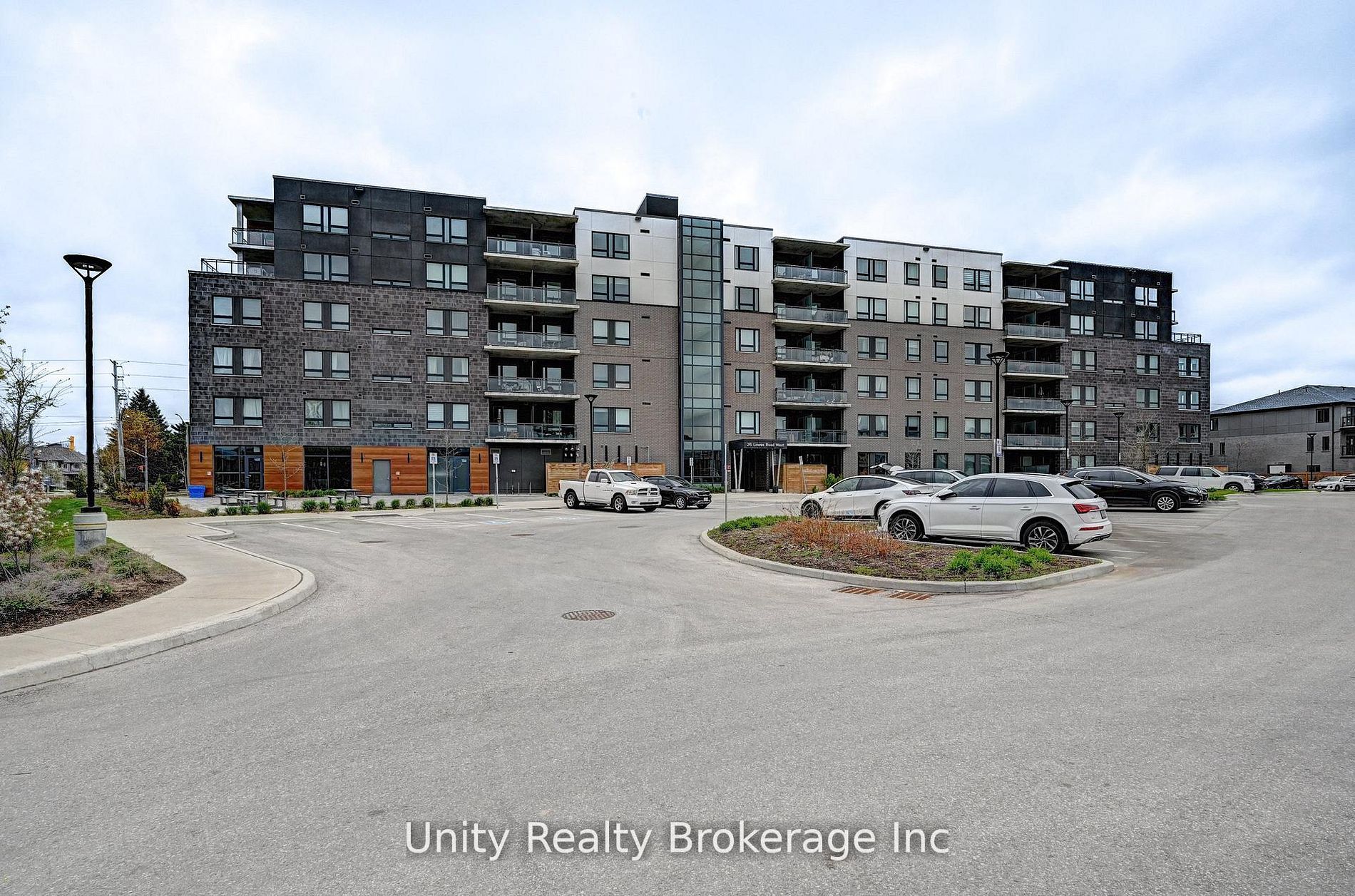 26 Lowes Road W, Guelph, On N1g 0h4