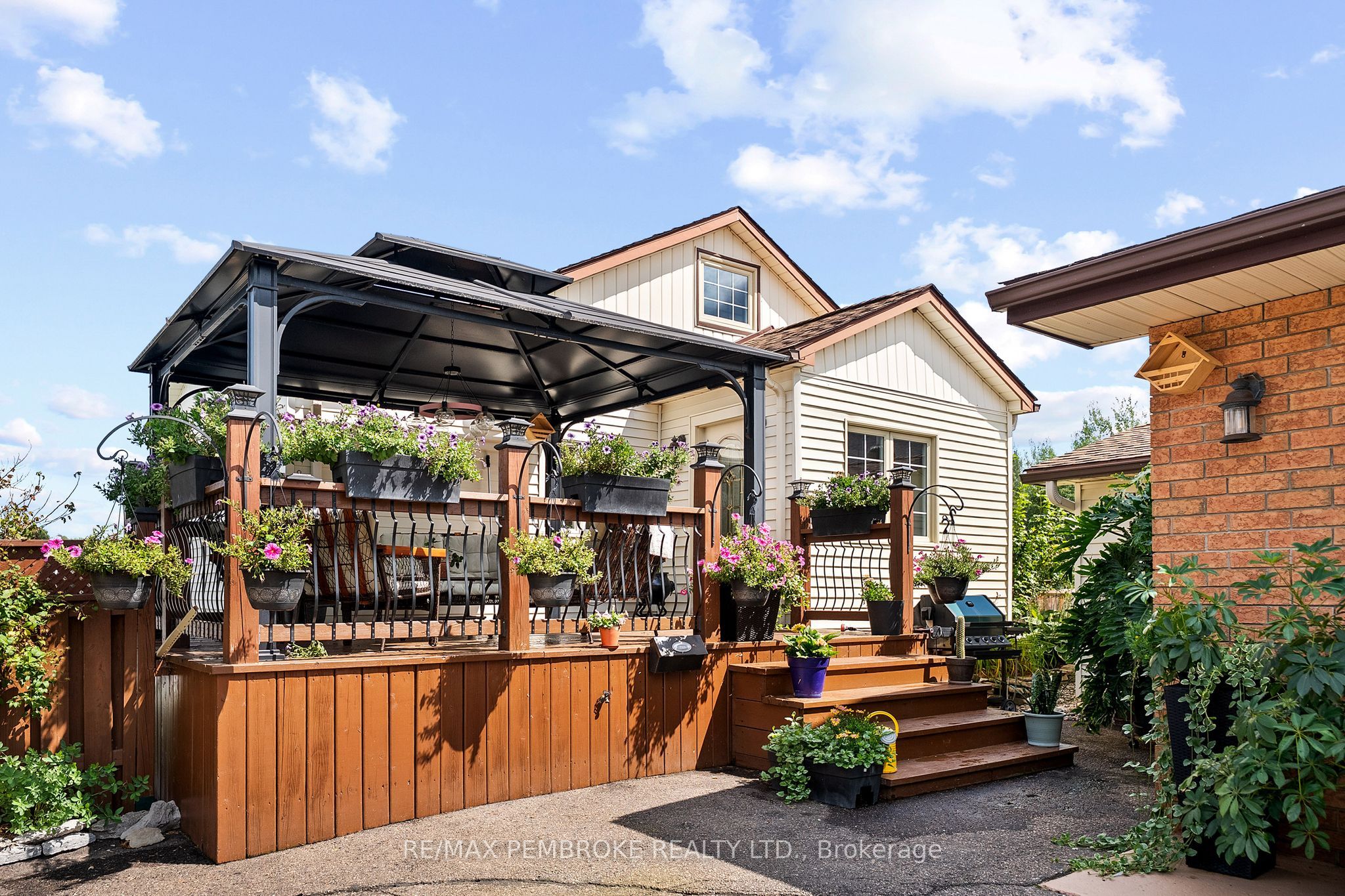 1315 Blakely Crescent W, Pembroke, On K8a 6z9