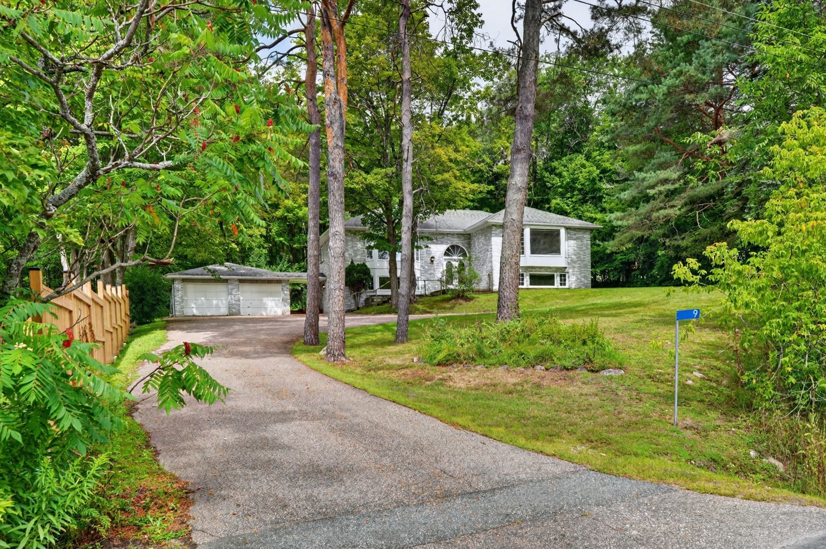 9 Silver Street, Huntsville, On P1h 1m1