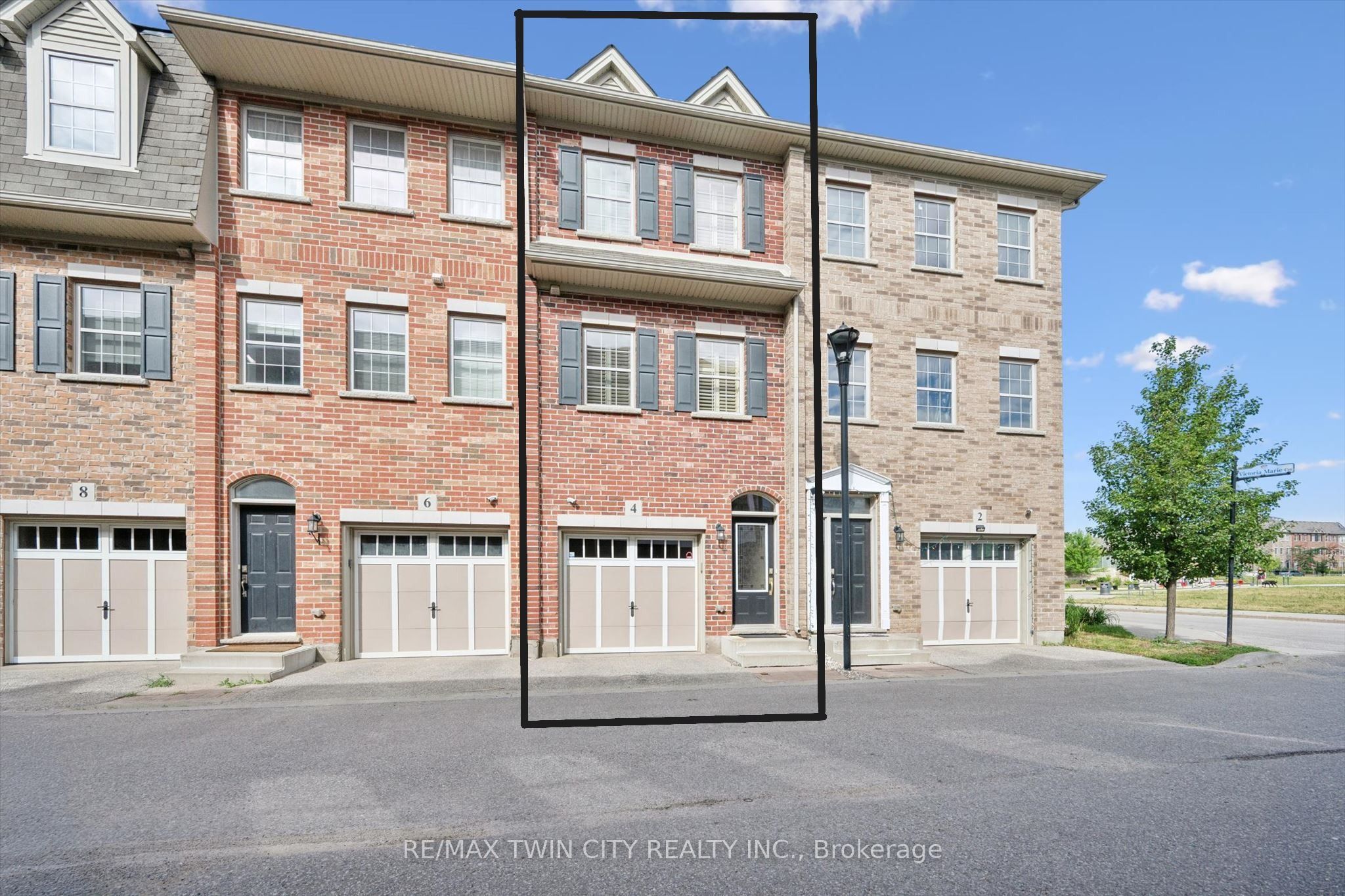 4 Cheltenham Mews, Kitchener, On N2h 0b2