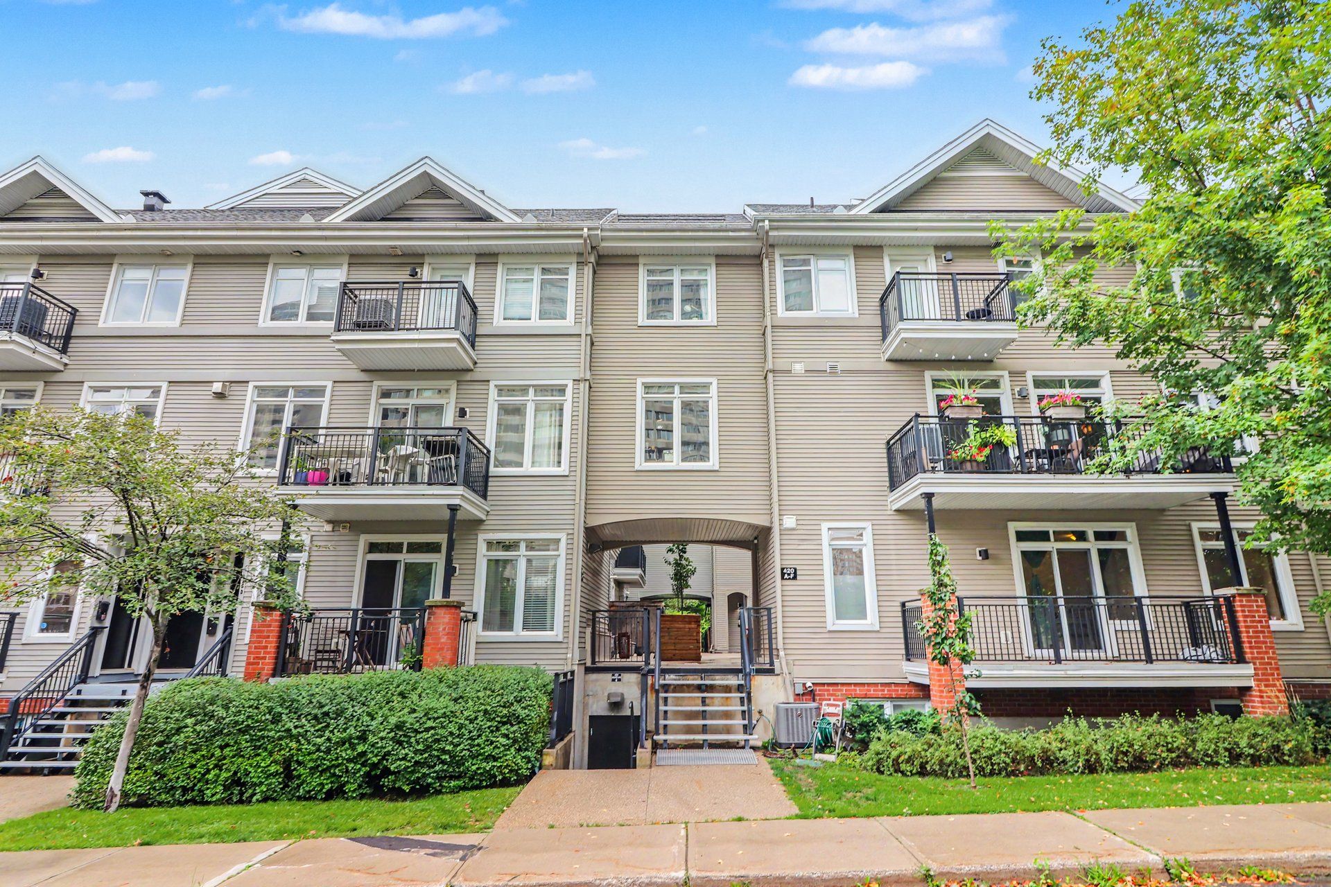 418 Nepean Street C, Ottawa Centre, On K1r 5g7