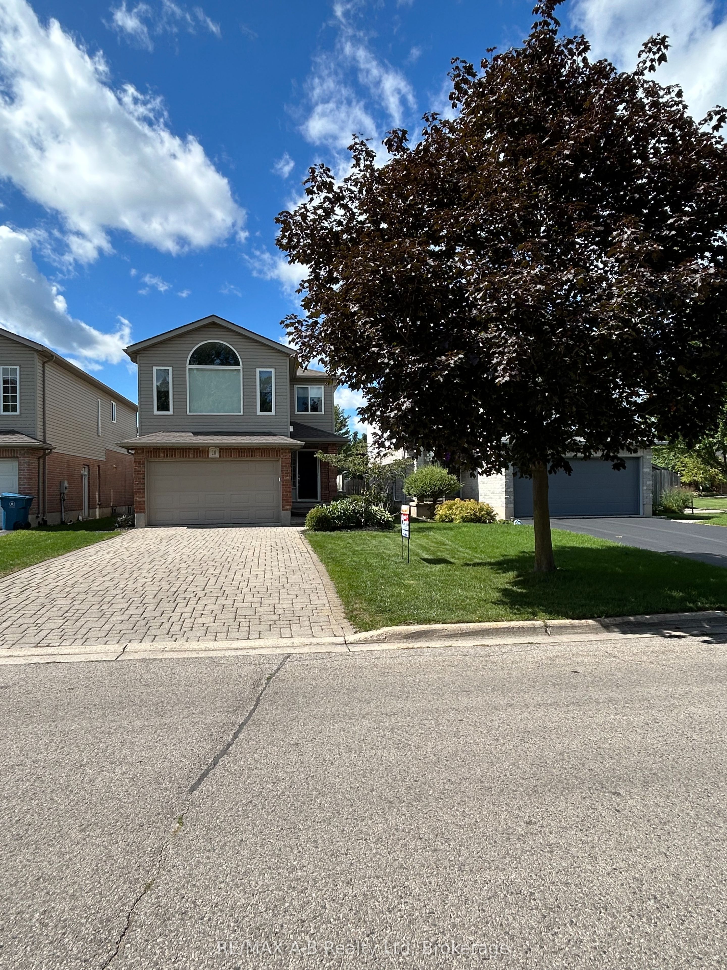 10 Buckingham Drive, Stratford, On N5a 7z9