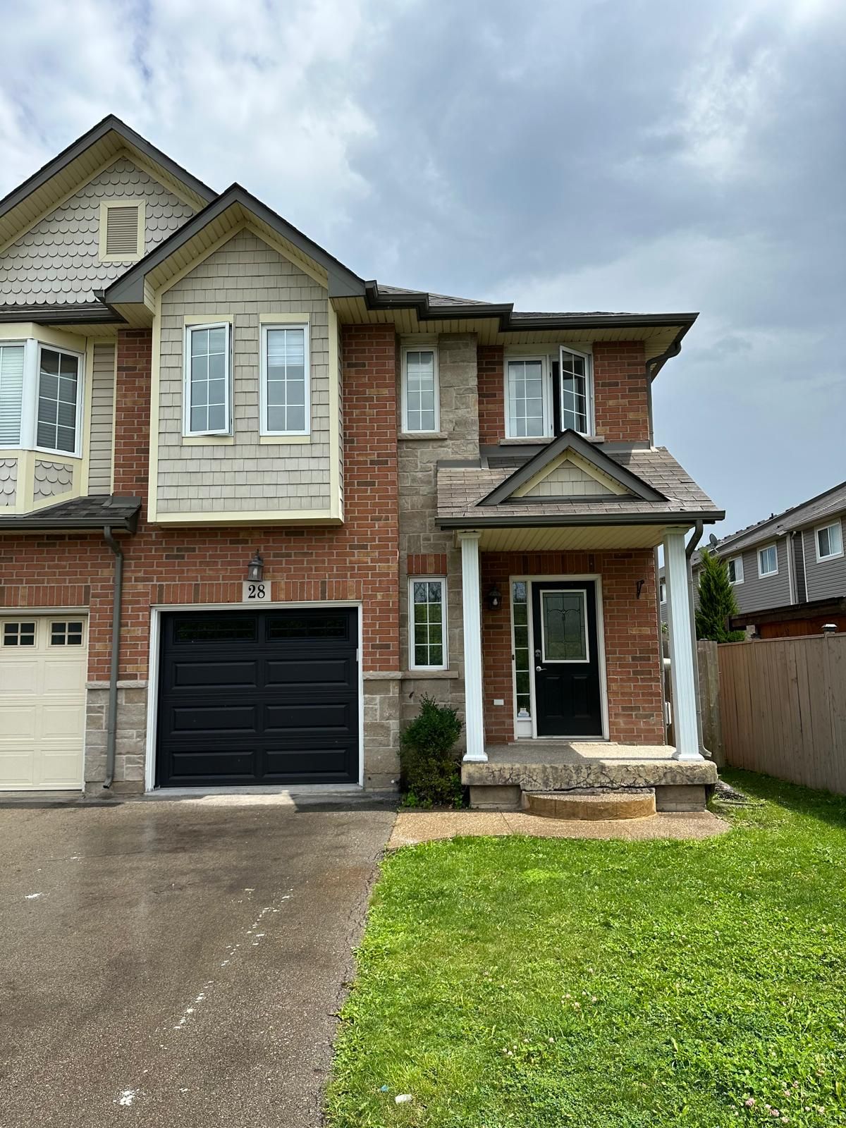 28 Dartmouth Gate, Hamilton, On L8e 0b9
