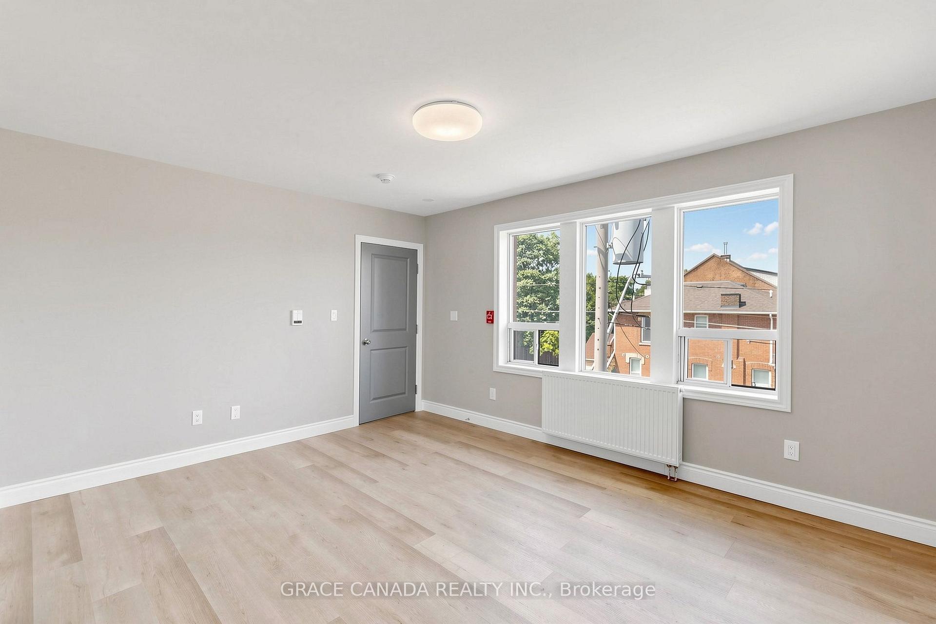 71 Sanford Avenue S, Hamilton, On L8m 2g7