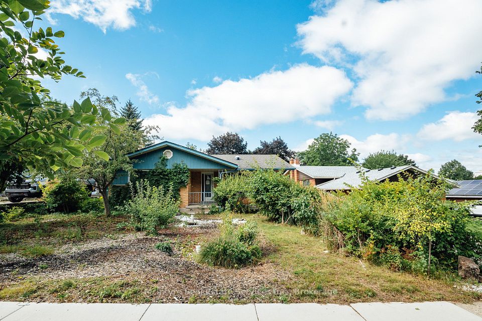 229 Winfield Avenue, Waterloo, On N2j 3m8