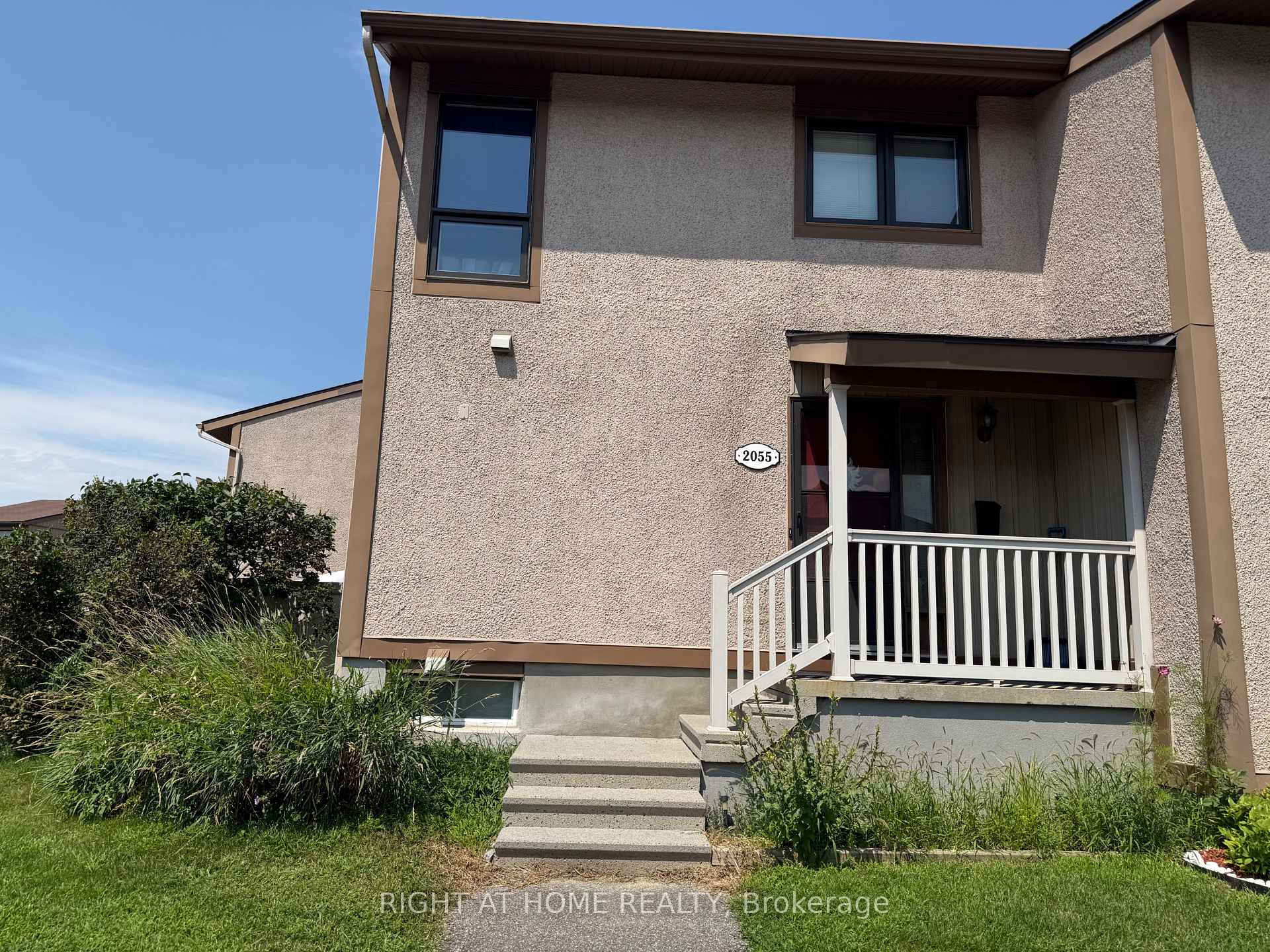 2055 Stonehenge Crescent, Cyrville - Carson Grove - Pineview, On K1b 4n7