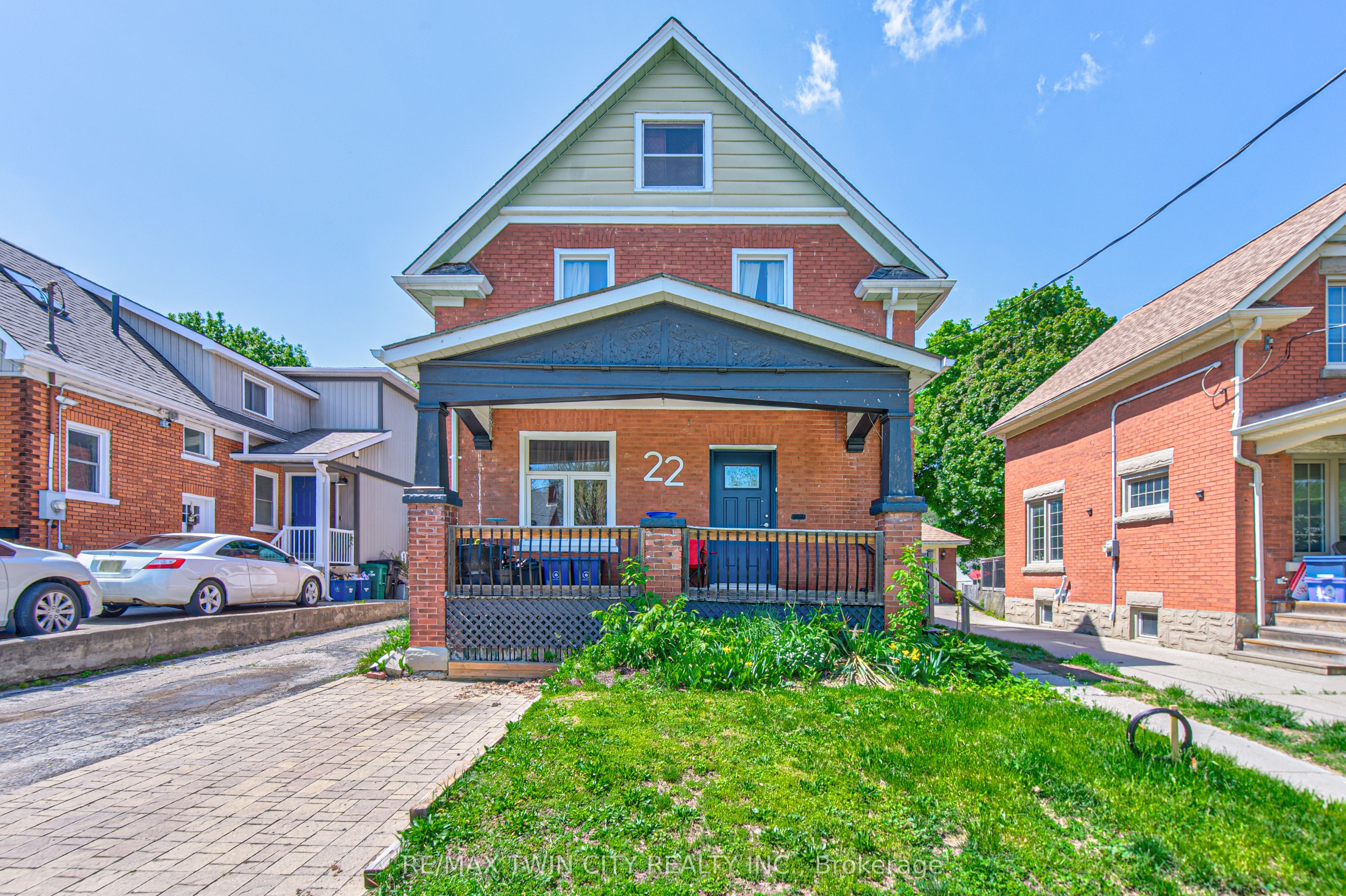 22 Herlan Avenue, Kitchener, On N2g 4k3
