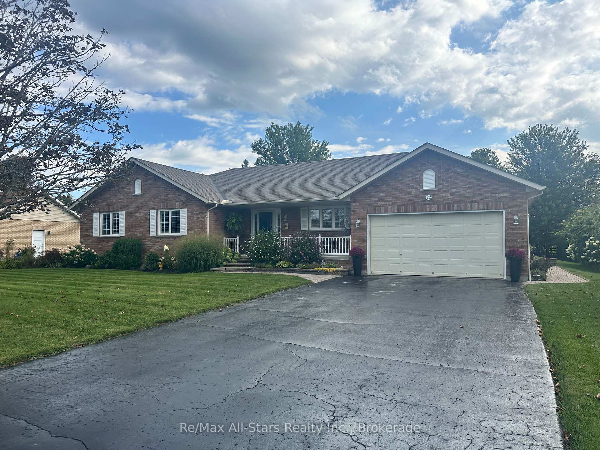 22 Hallett Crescent, Kawartha Lakes, On K0m 2c0