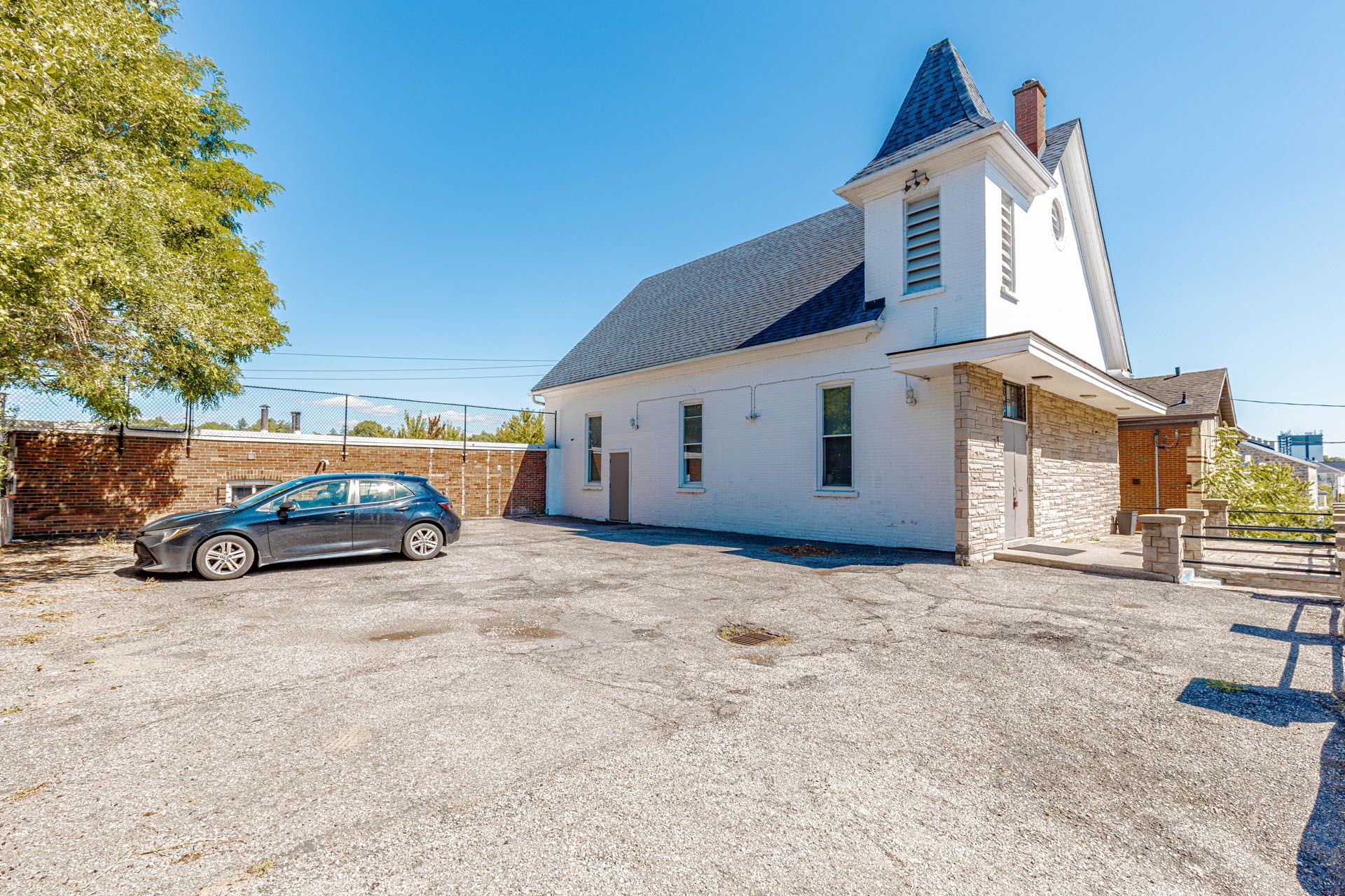 37 Wellington Street, Cambridge, On N1r 3y6