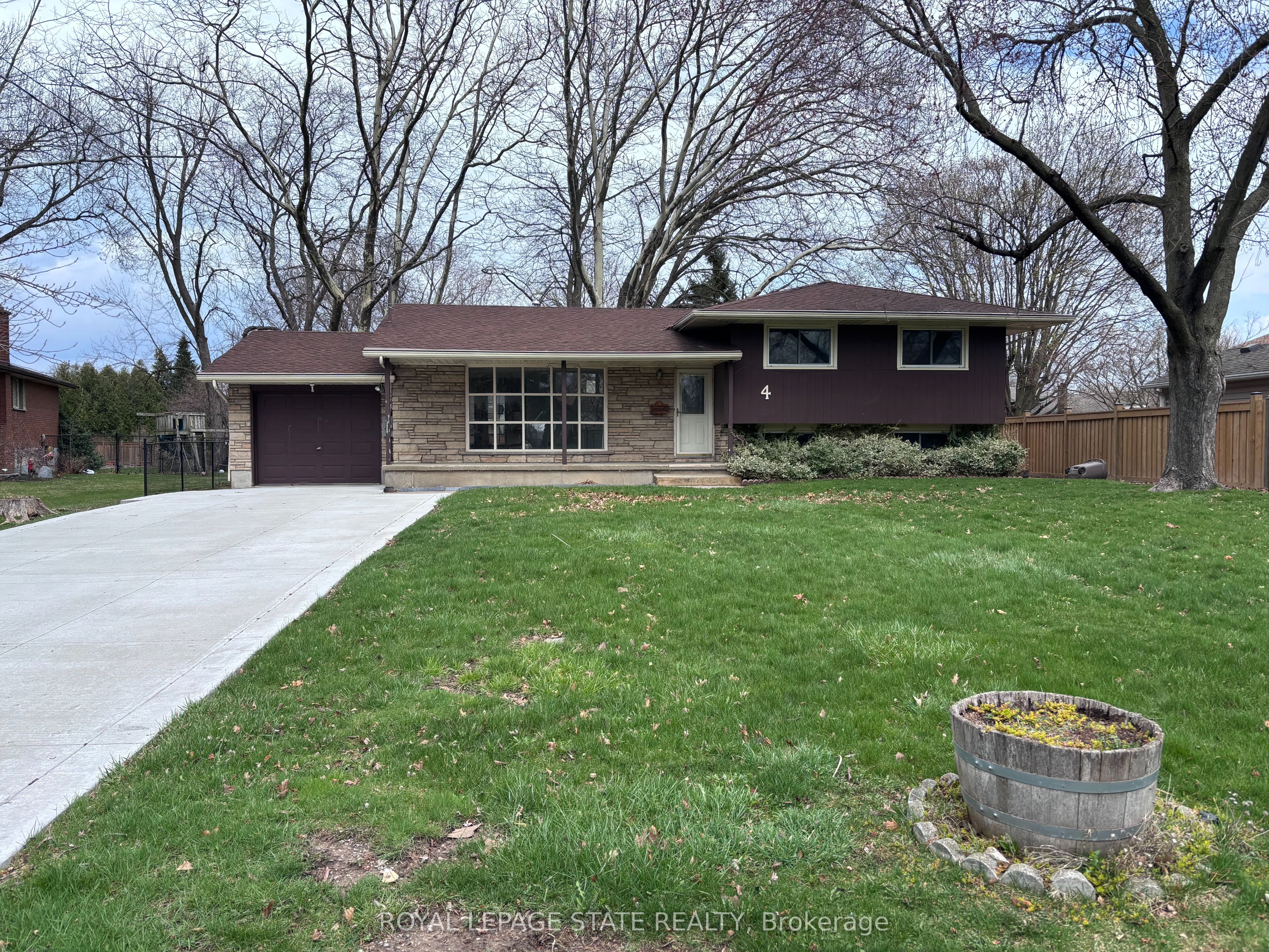 4 Beechwood Court, St. Catharines, On L2n 3h7