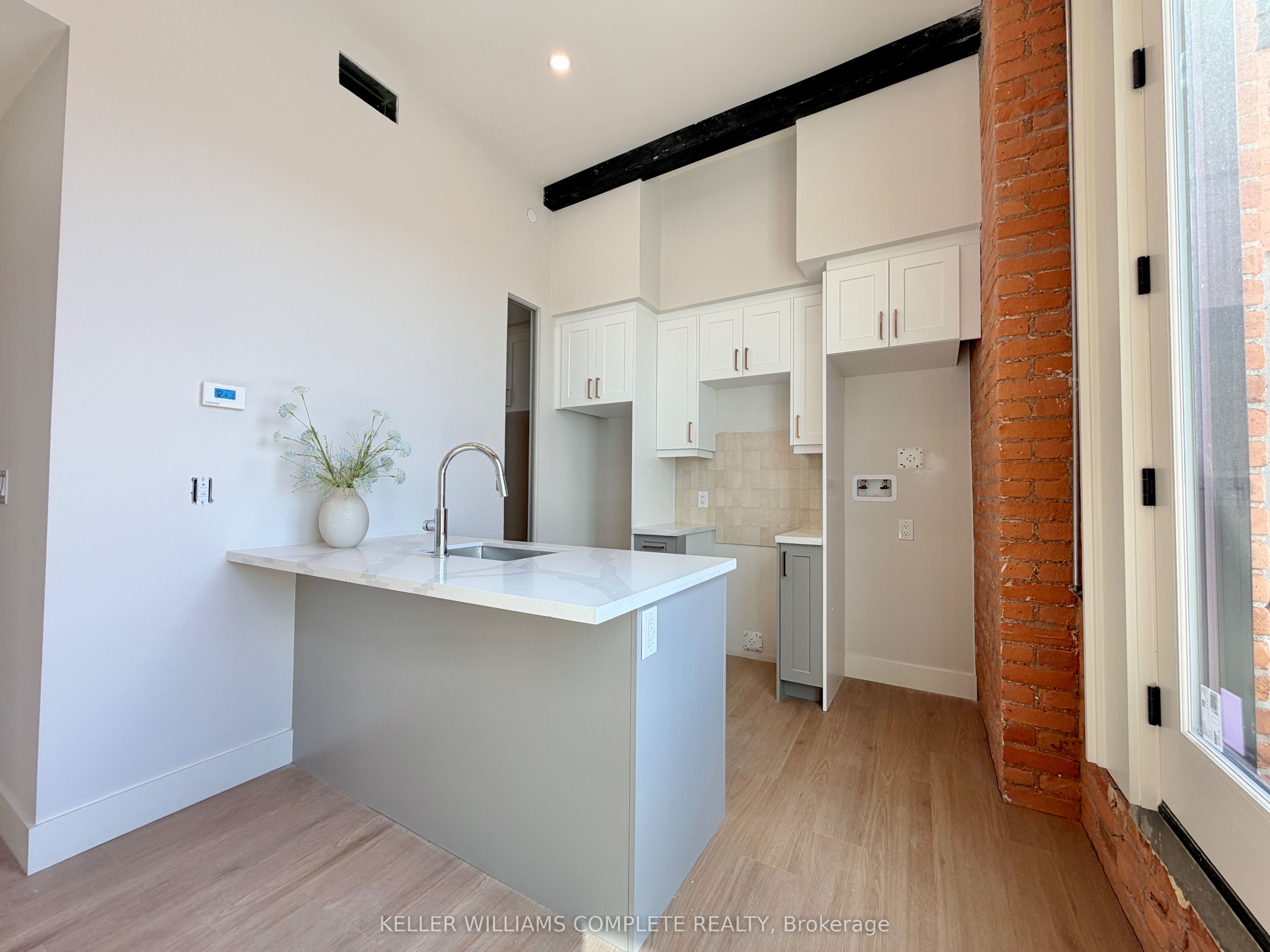 56 York Boulevard 211, Hamilton, On L8r 0a2