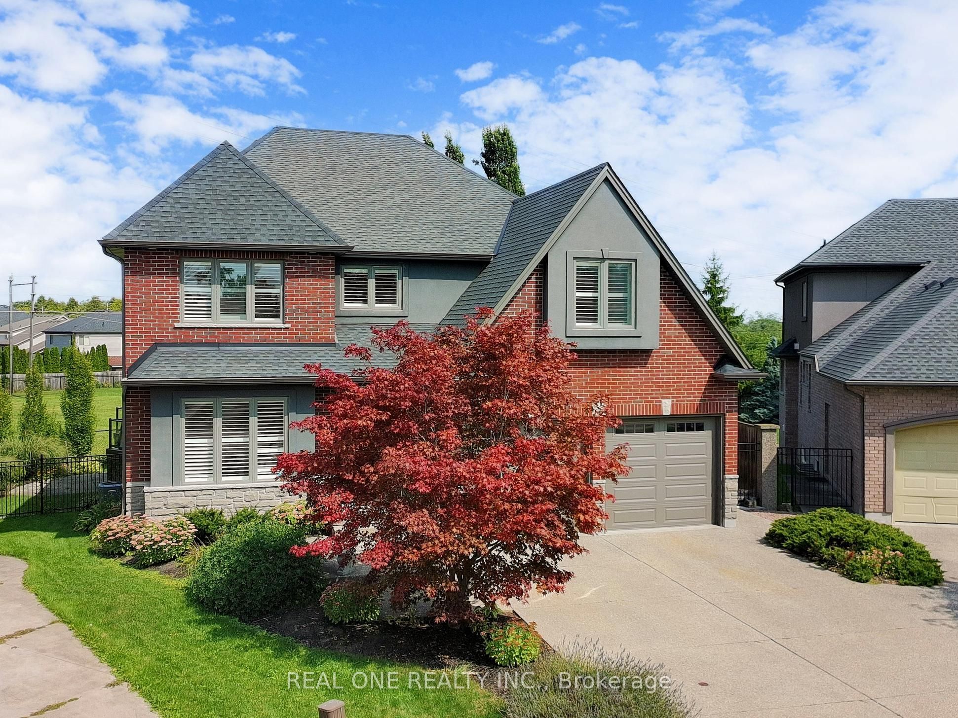 26 Matthews Court, St. Catharines, On L2s 4c4