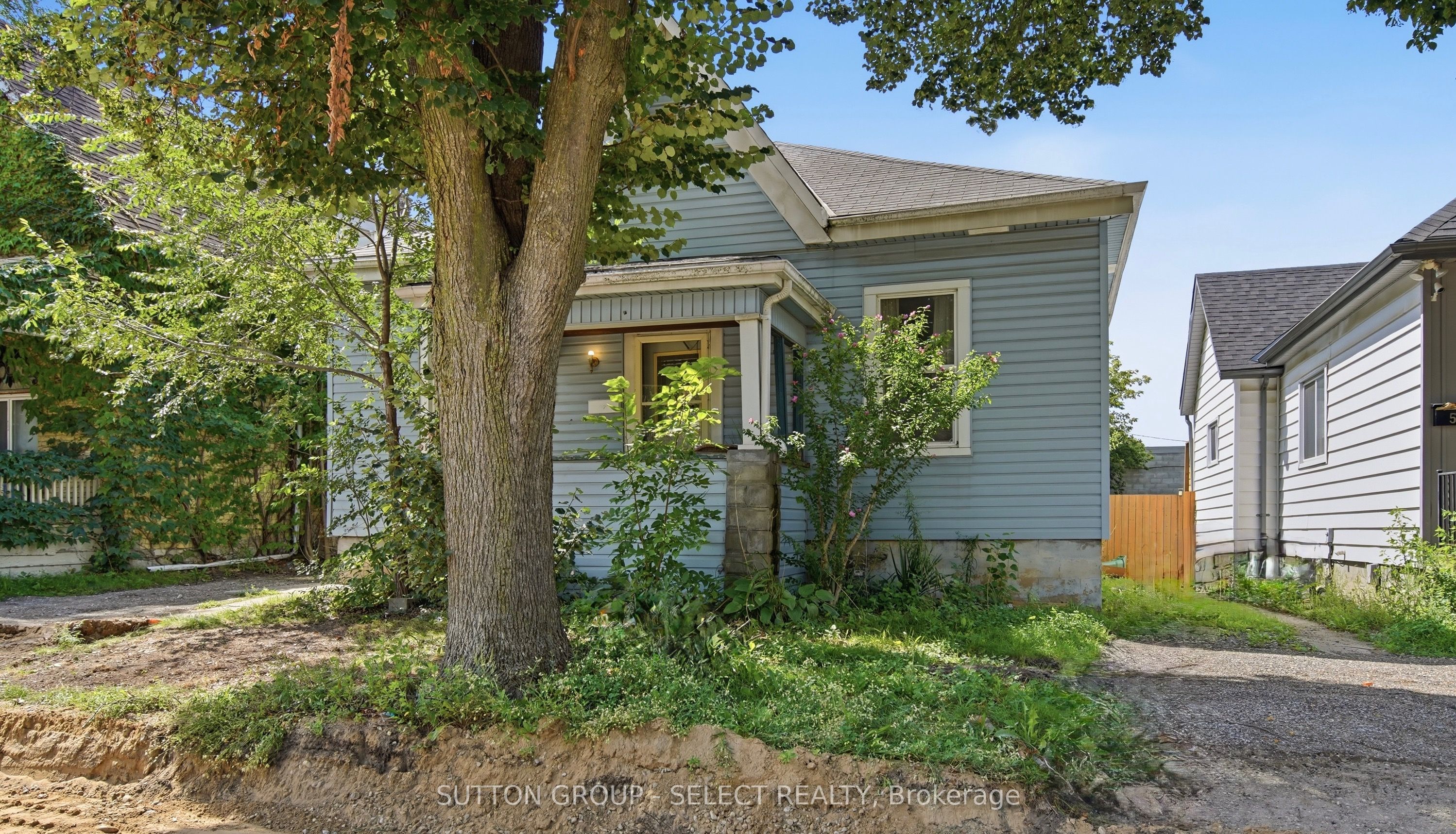 563 Ontario Street, London East, On N5w 3x9