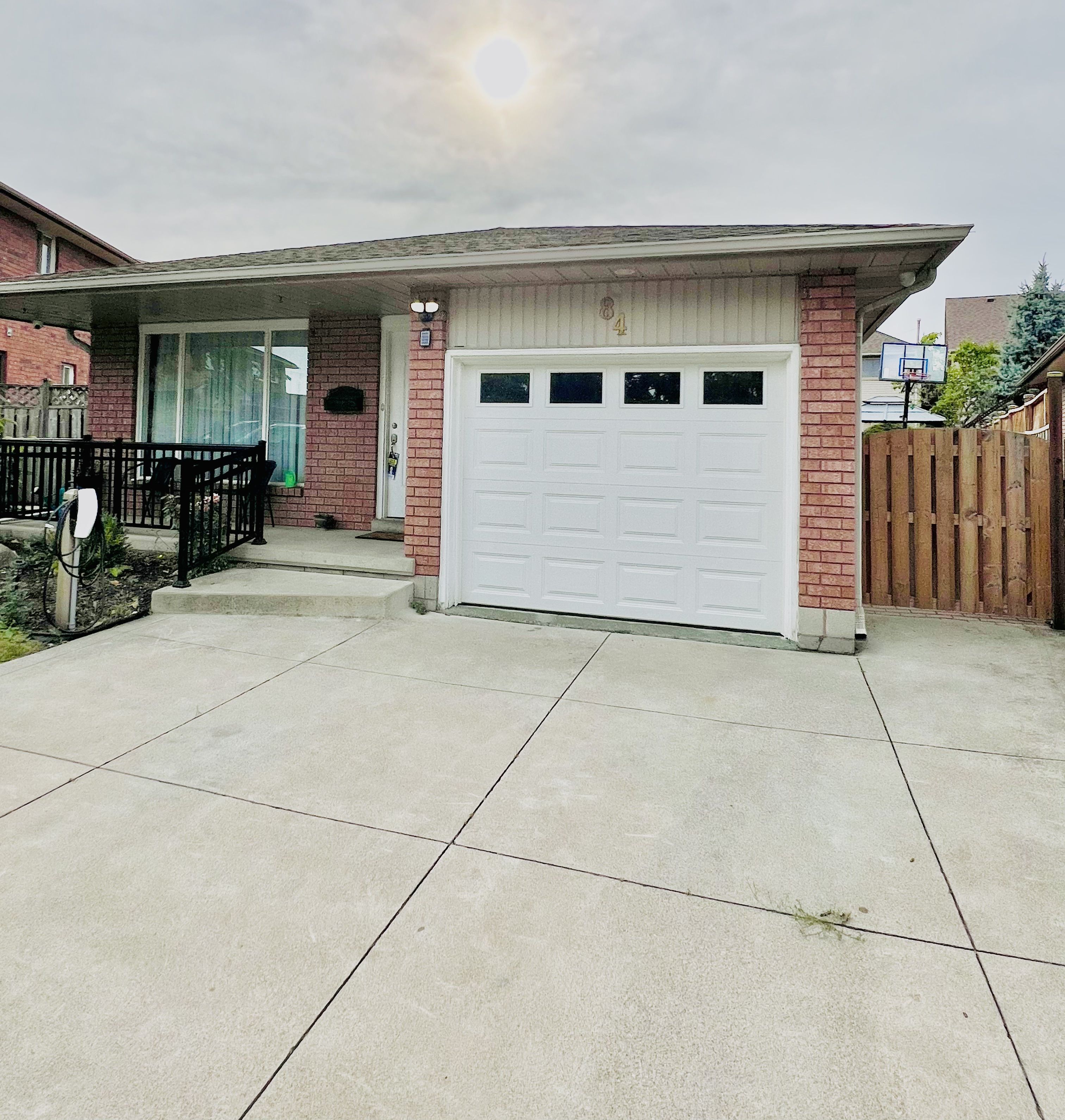 84 Juniper Drive, Hamilton, On L8e 4g6