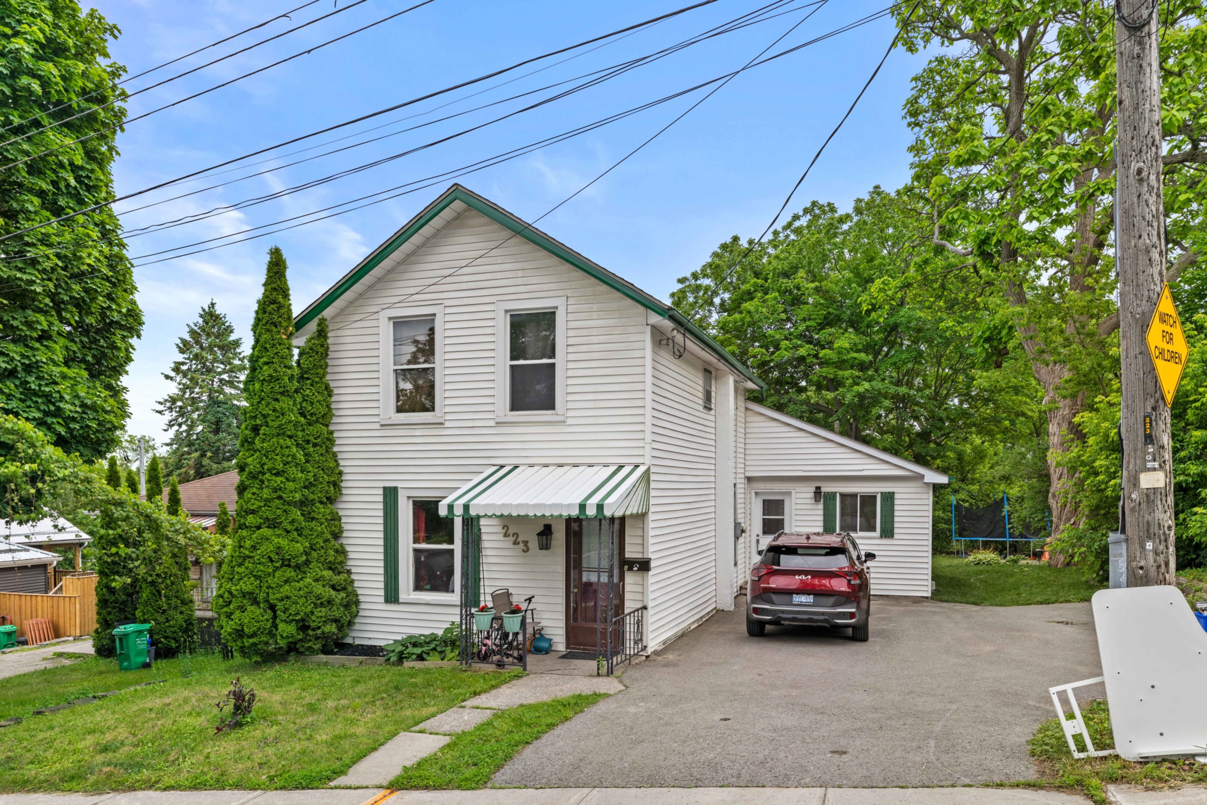 223 Antrim Street, Peterborough, On K9h 3g5