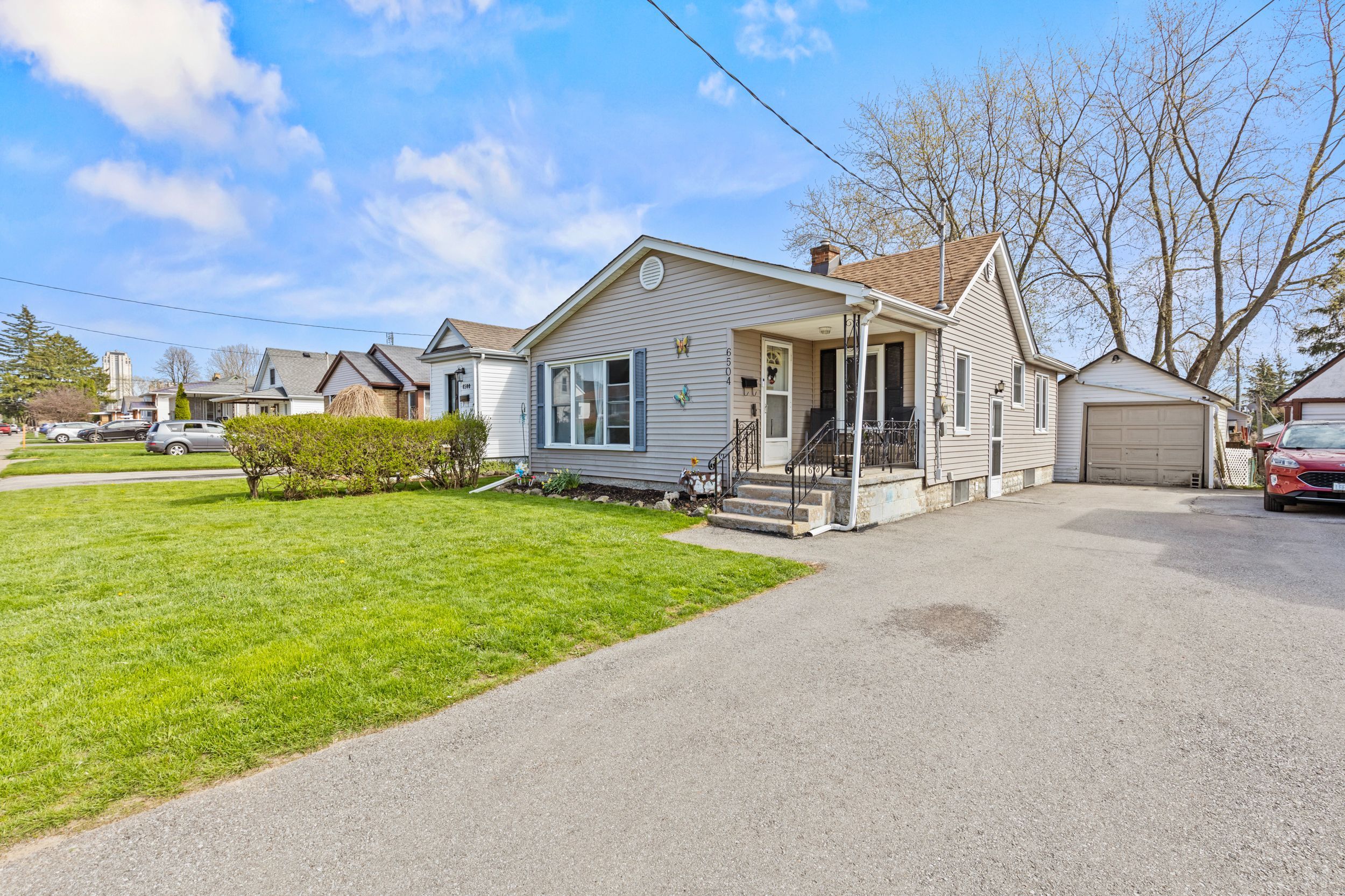 6504 Monroe Street, Niagara Falls, On L2g 2g8