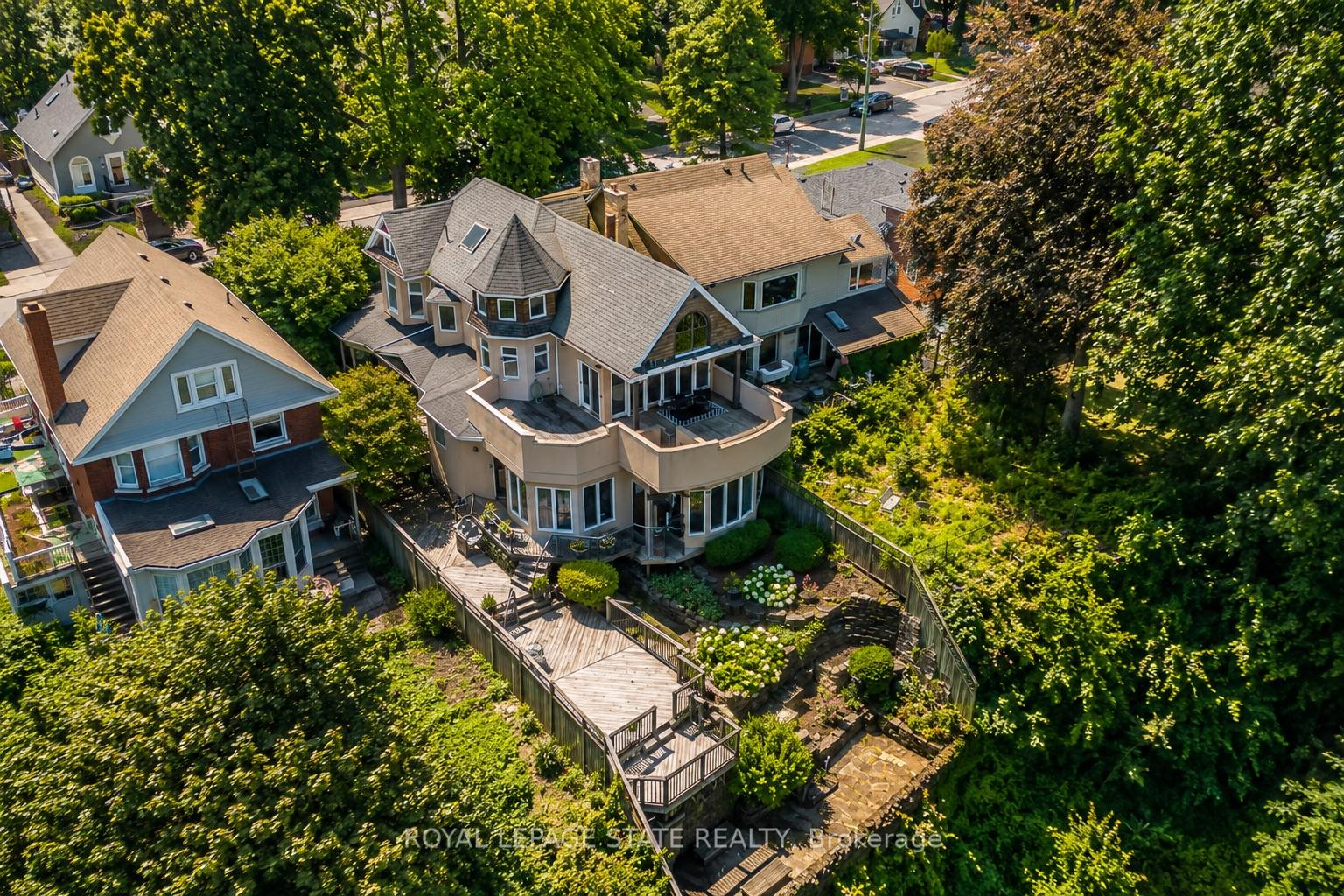 91 Mountain Park Avenue, Hamilton, On L9a 1a1