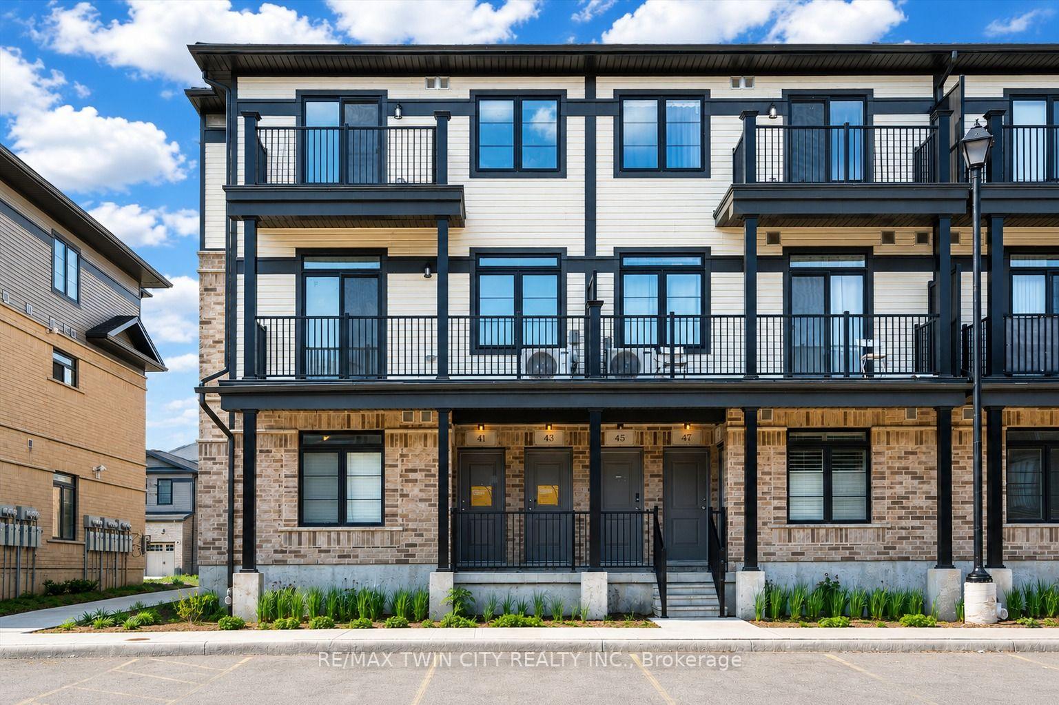 43 Lomond Lane, Kitchener, On N2r 0r4