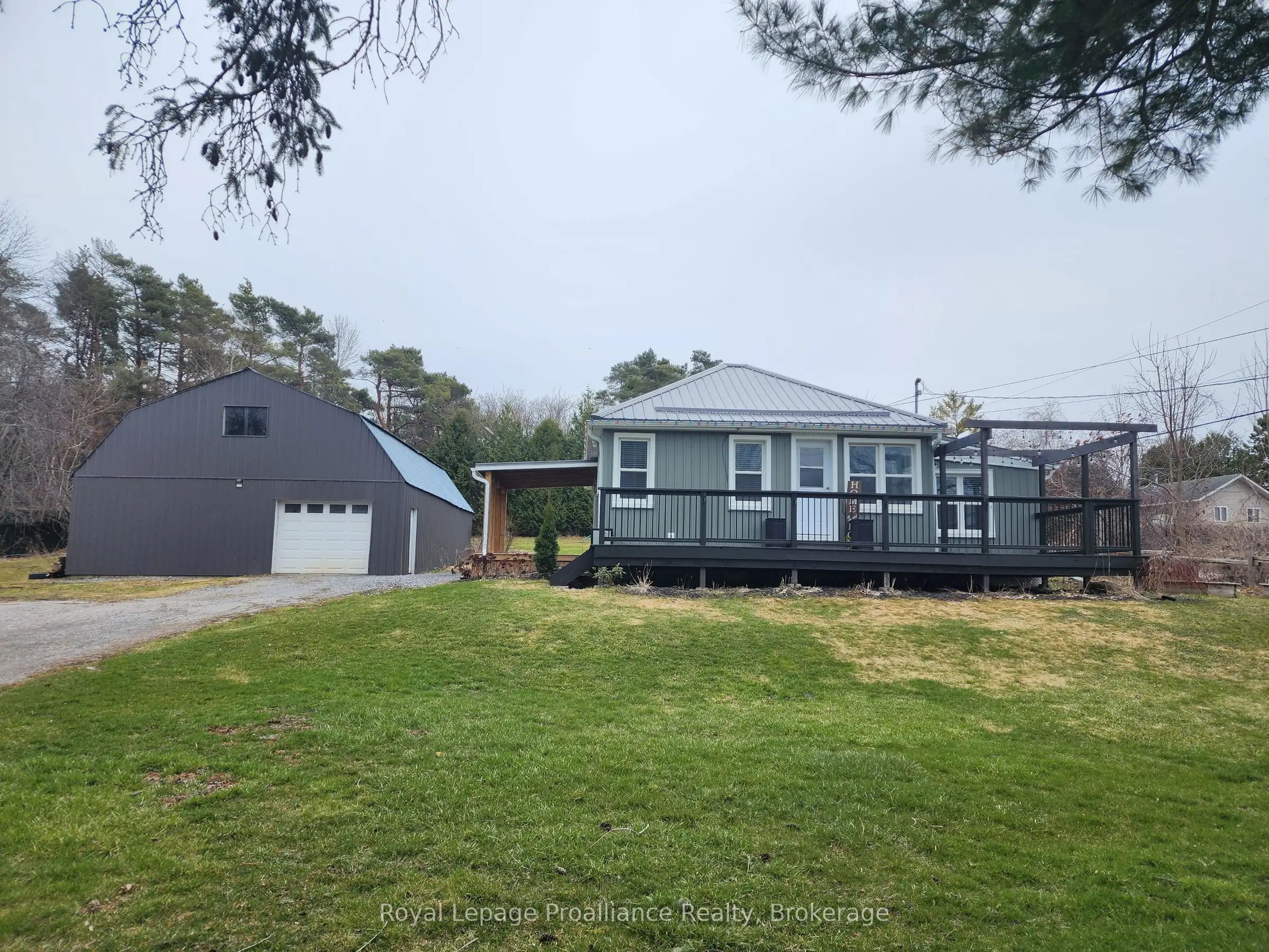 2307 County Rd 3, Prince Edward County, On K0k 1l0