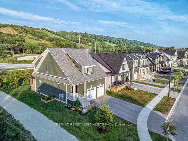 190 Courtland Street, Blue Mountains, On L9y 4e4