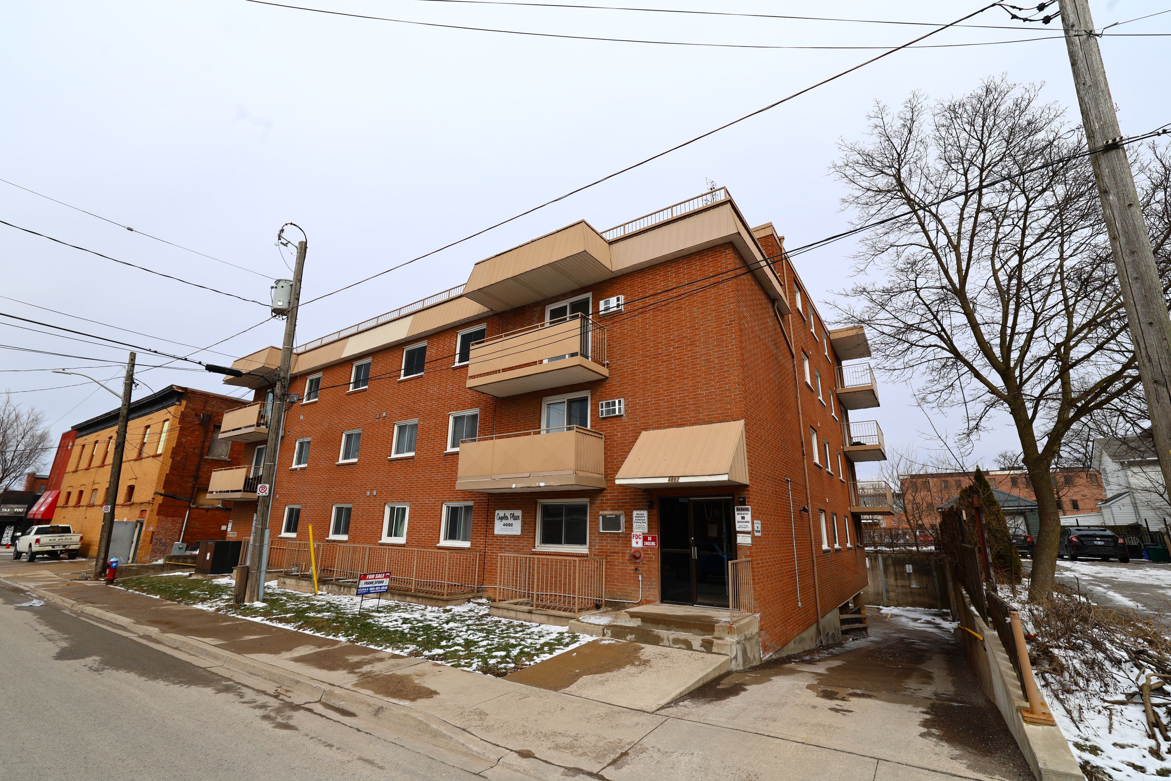 4692 Crysler Avenue 102, Niagara Falls, On L2e 3v8