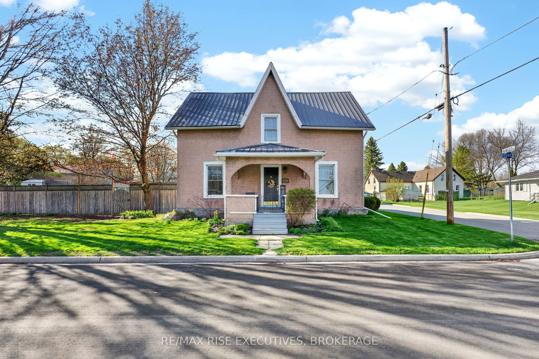 336 Queen Street, Loyalist, On K0h 1g0