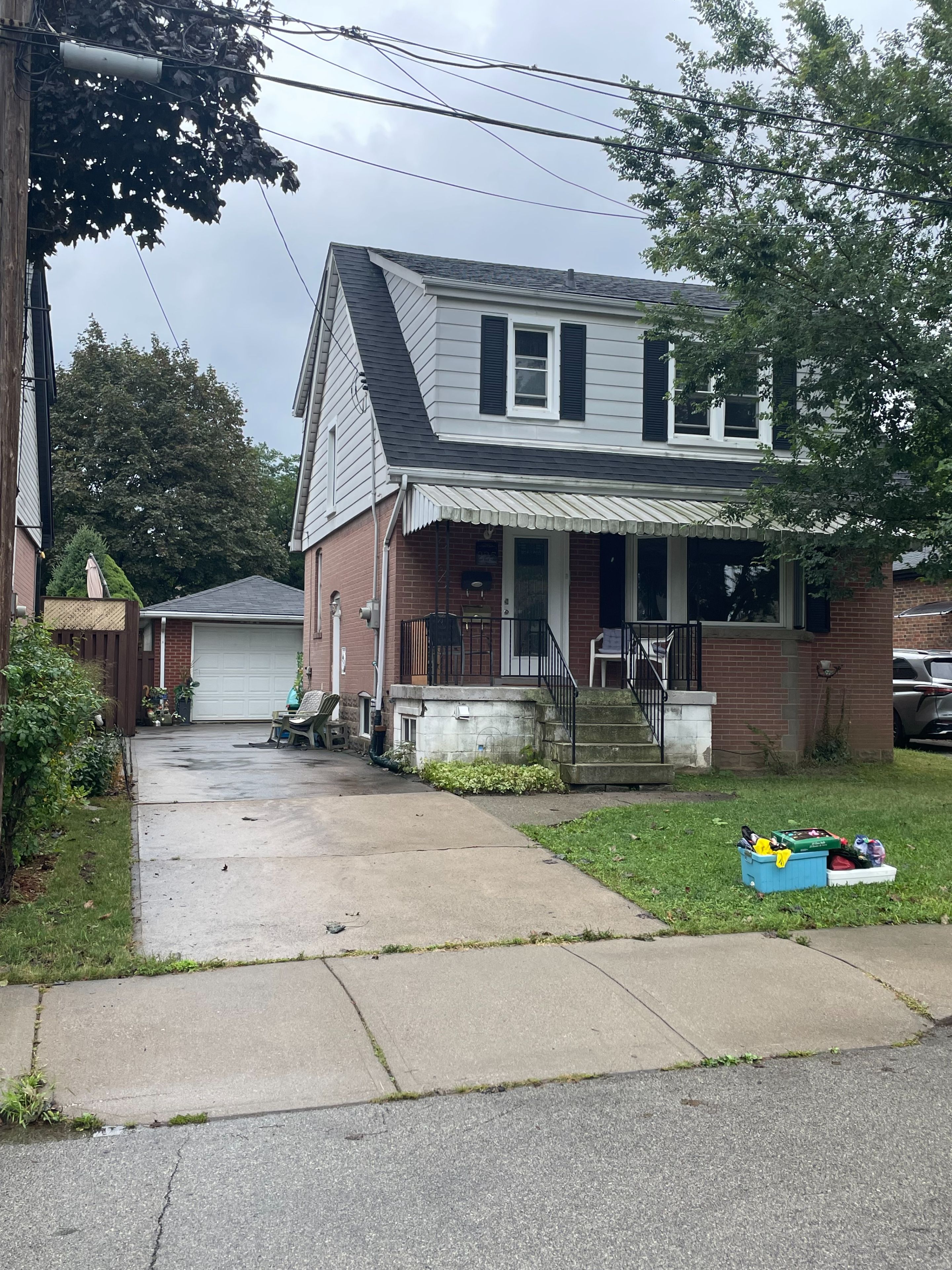 225 East 14th Street Upper, Hamilton, On L9a 4b7