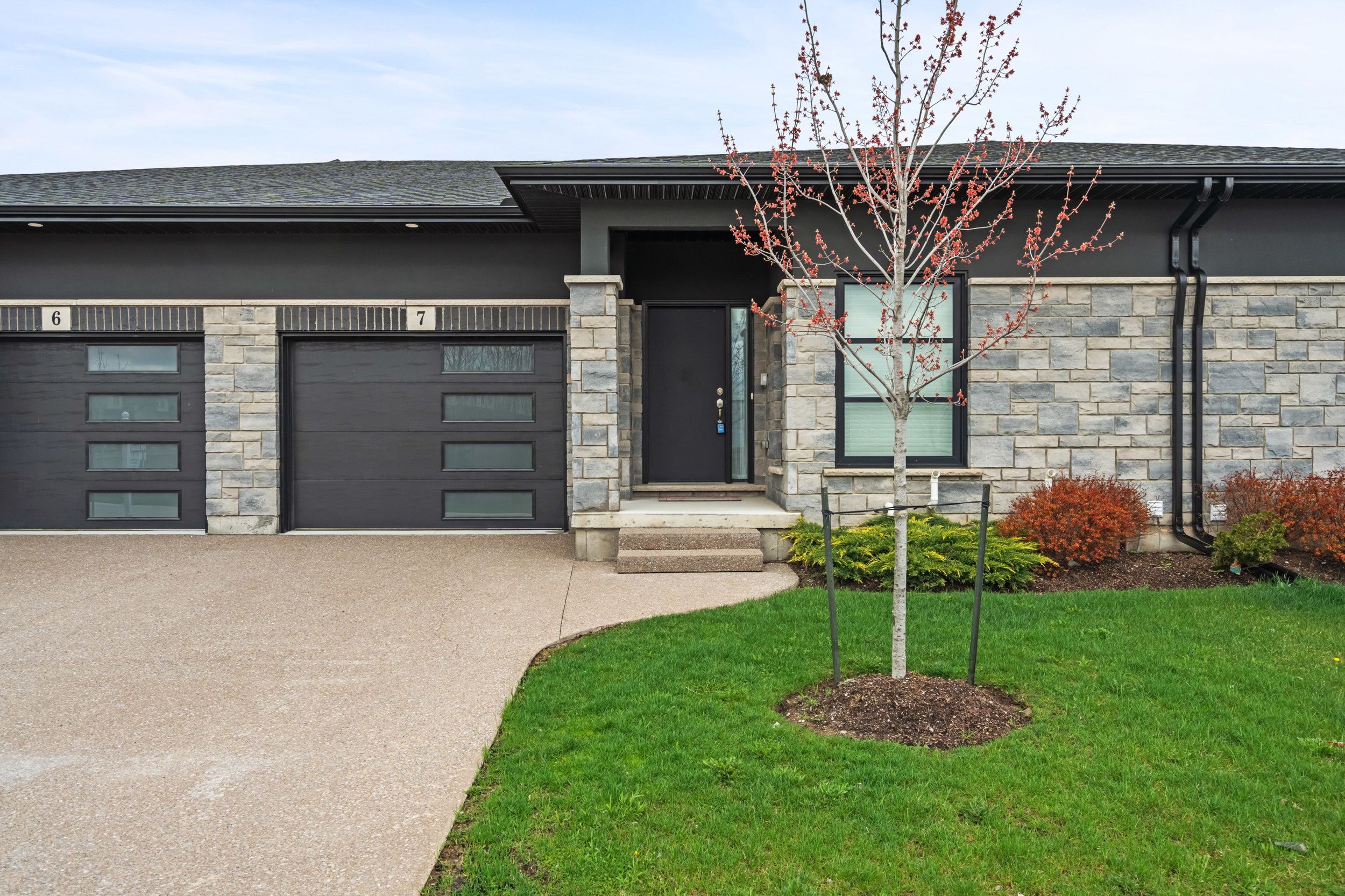 7138 Parsa St Niagara Falls Street 7, Niagara Falls, On L2h 3w1
