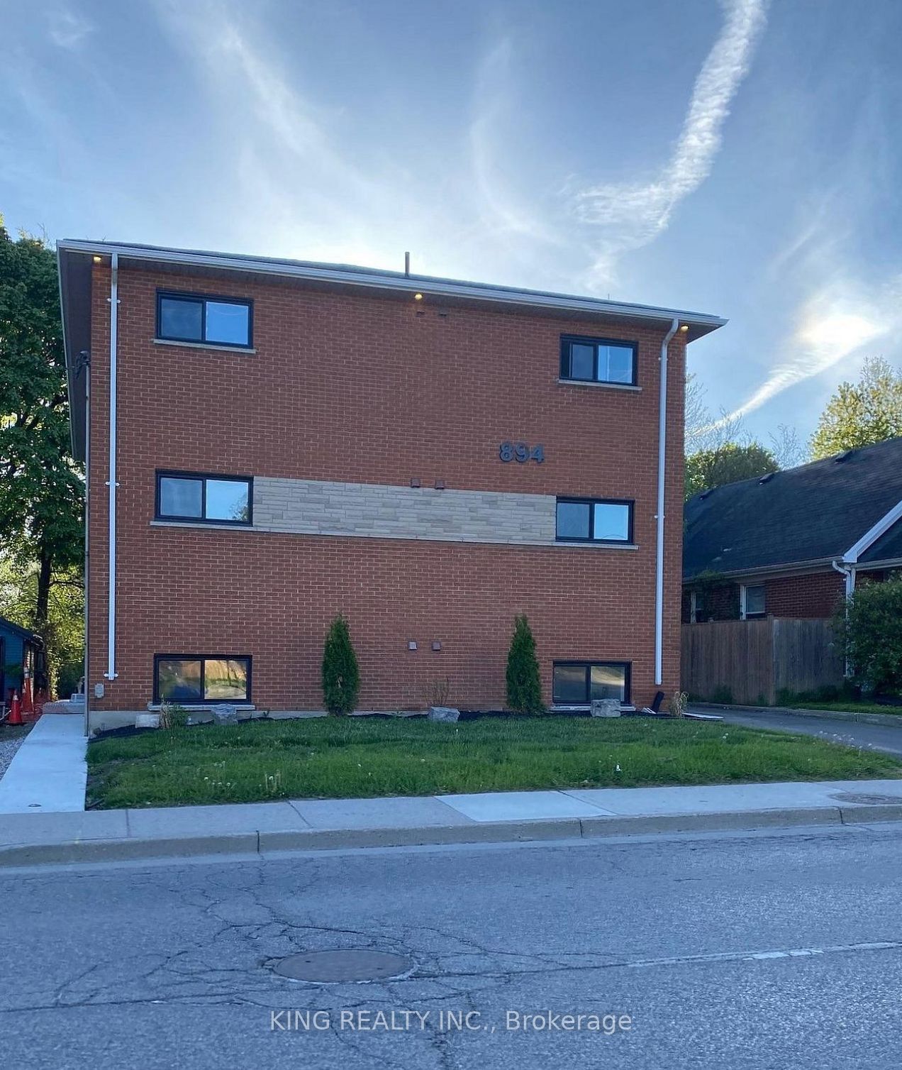 894 Adelaide Street N 201, London East, On N5y 2m5