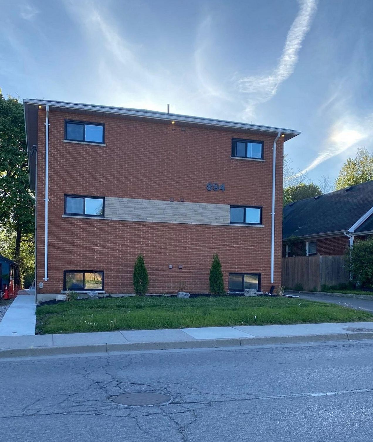 894 Adelaide Street N 101, London East, On N5y 2m5