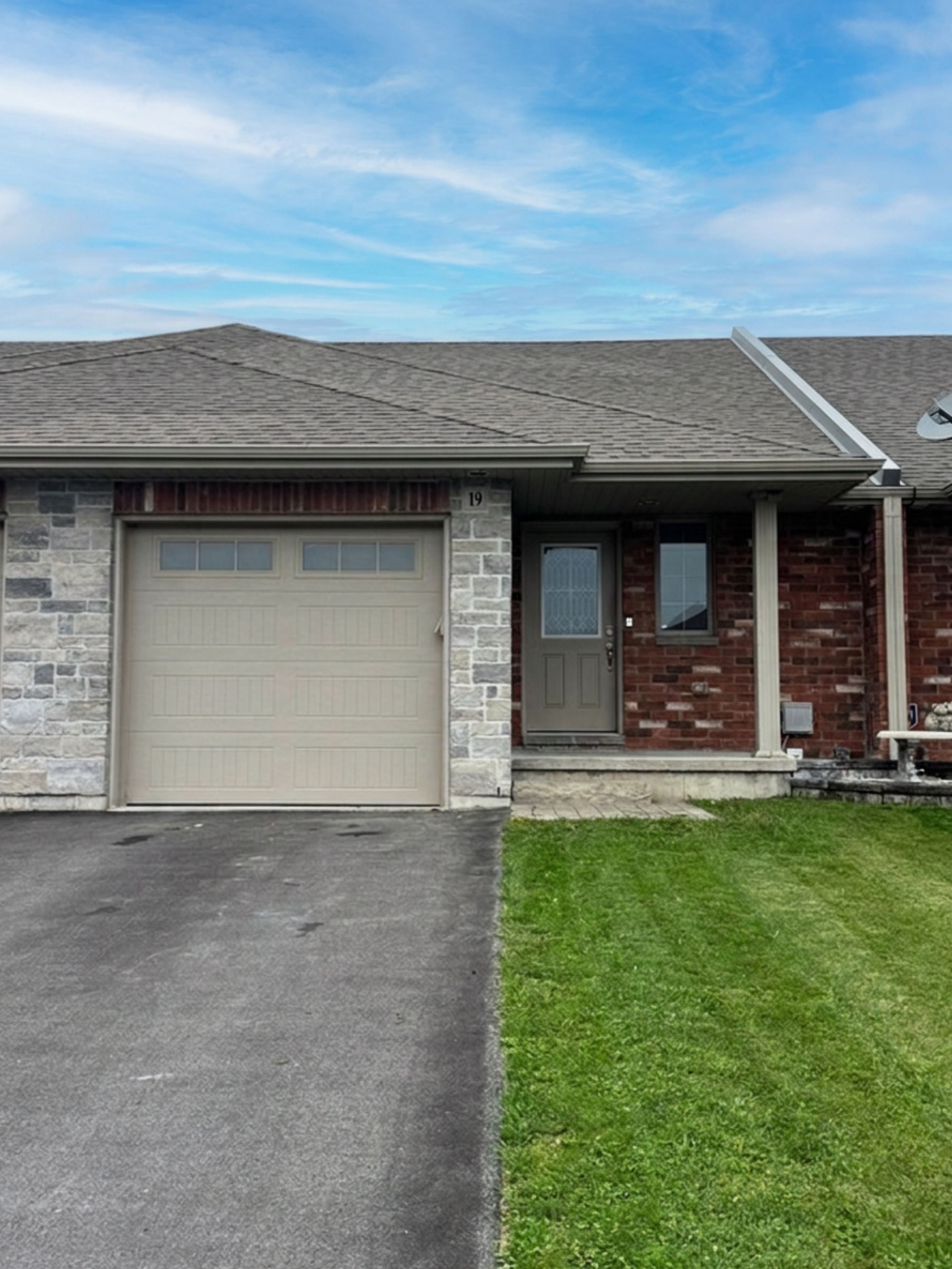 19 Mcintosh Crescent, Quinte West, On K8v 0g1