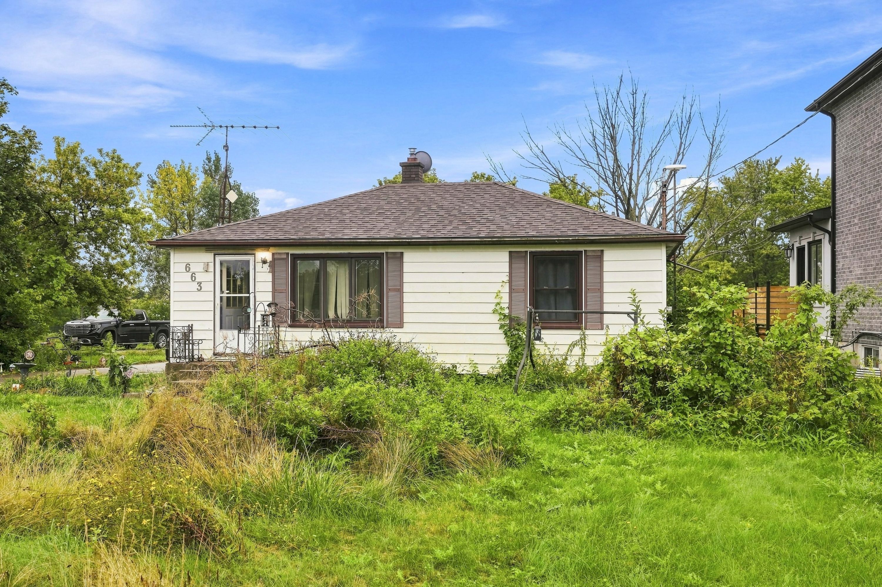 663 Ridge Road W, Grimsby, On L3m 4e7