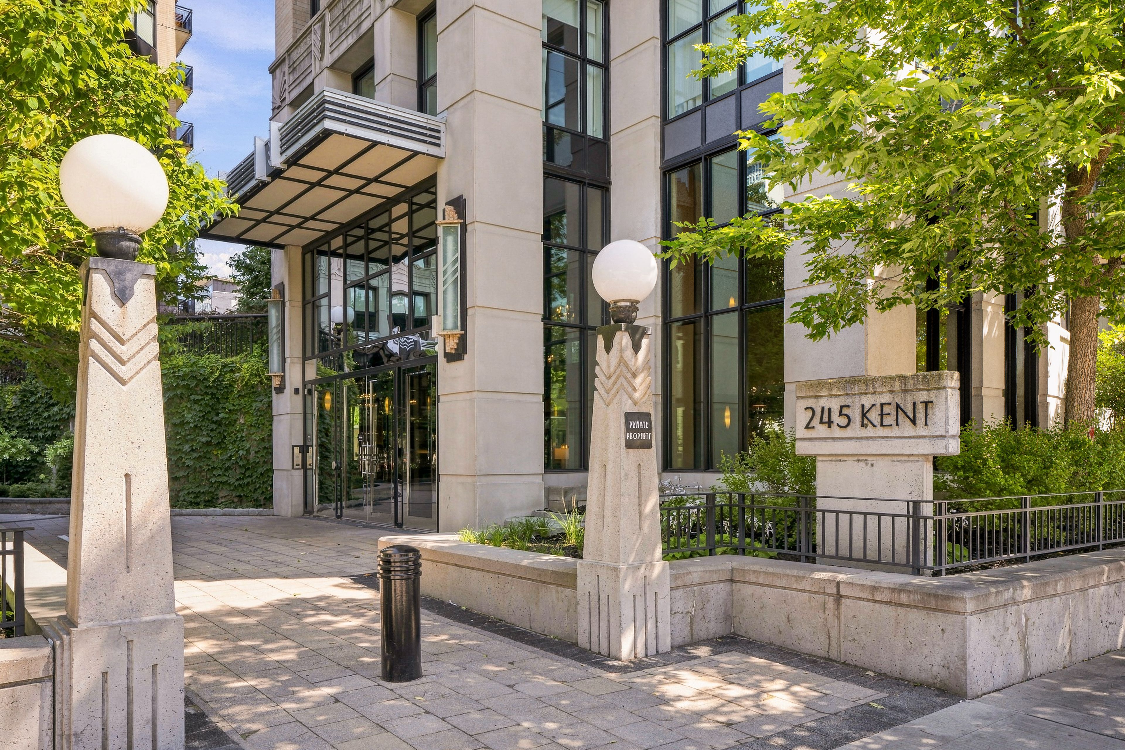 245 Kent Street 1009, Ottawa Centre, On K2p 0a5